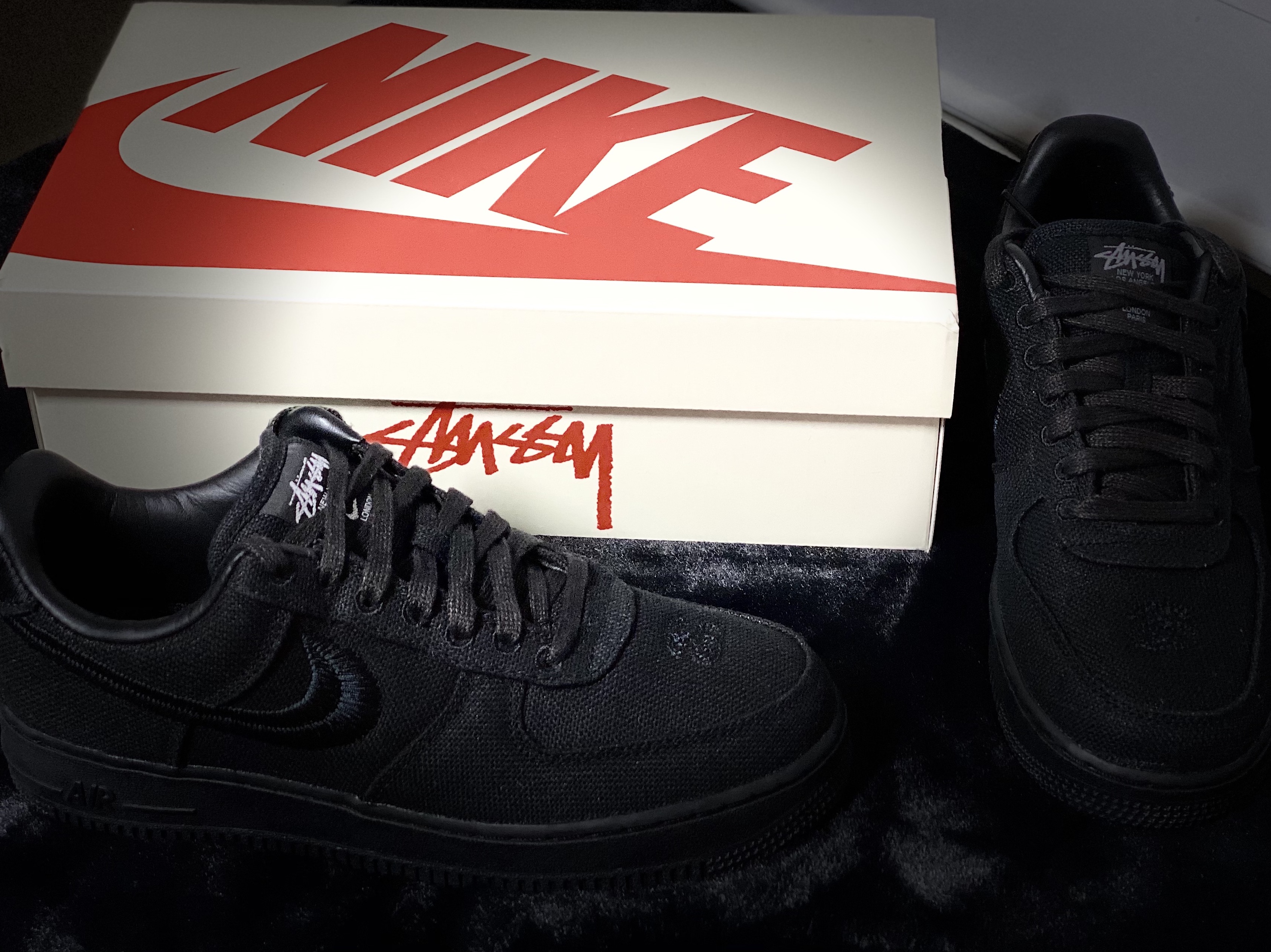 Nike x Stussy Air Force 1 Low Triple Black 착용 스타일 - 4