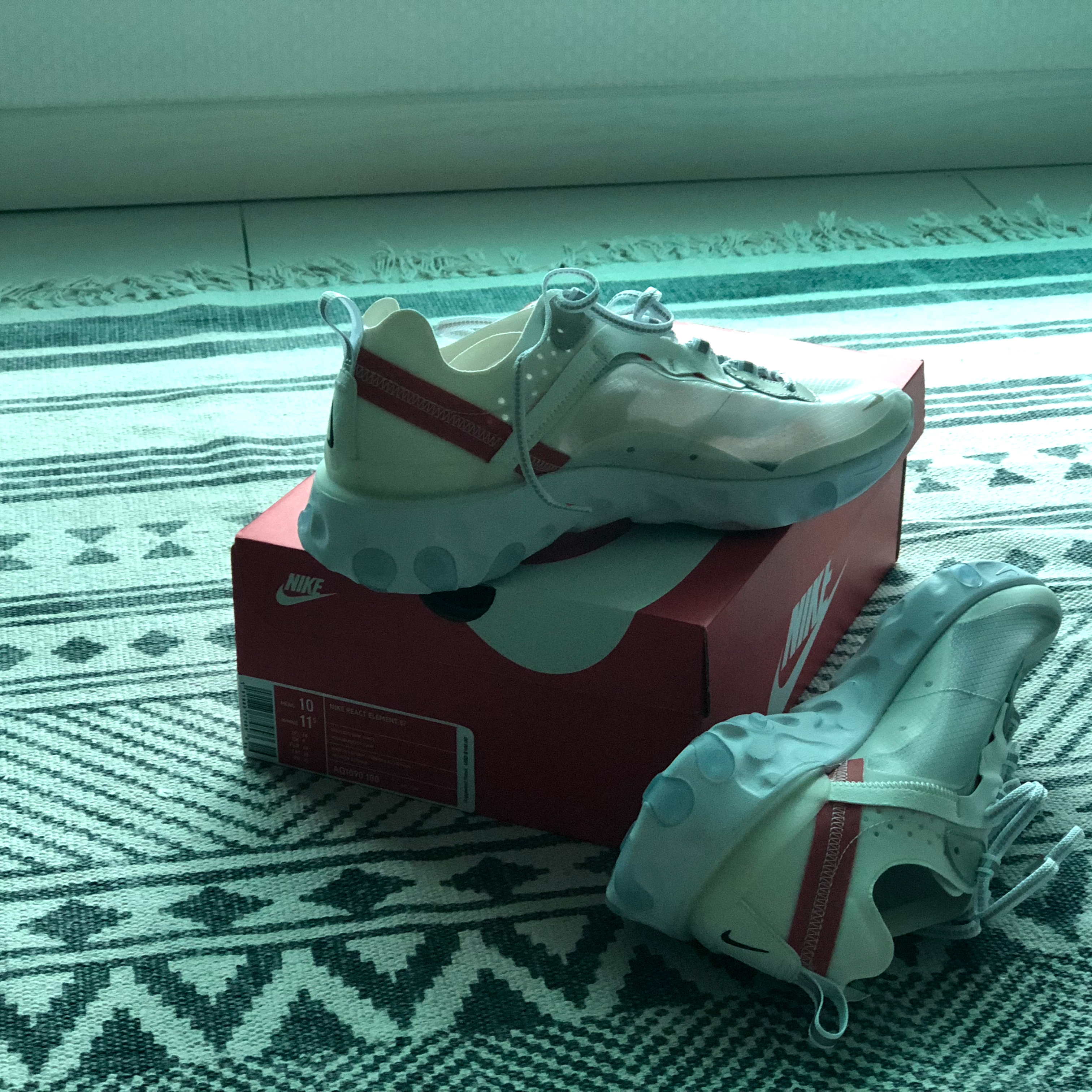 Nike React Element 87 Sail Light Bone 착용 스타일 - 1