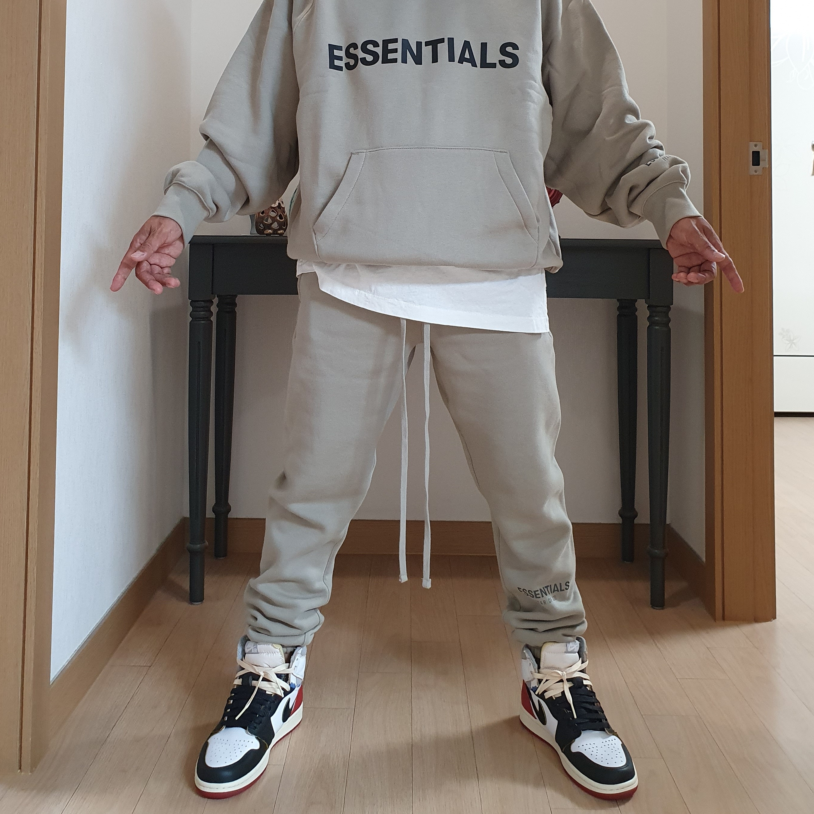 Jordan 1 x Union Retro High Black Toe, Essentials Sweatpants Olive/Khaki - 20FW 착용 스타일