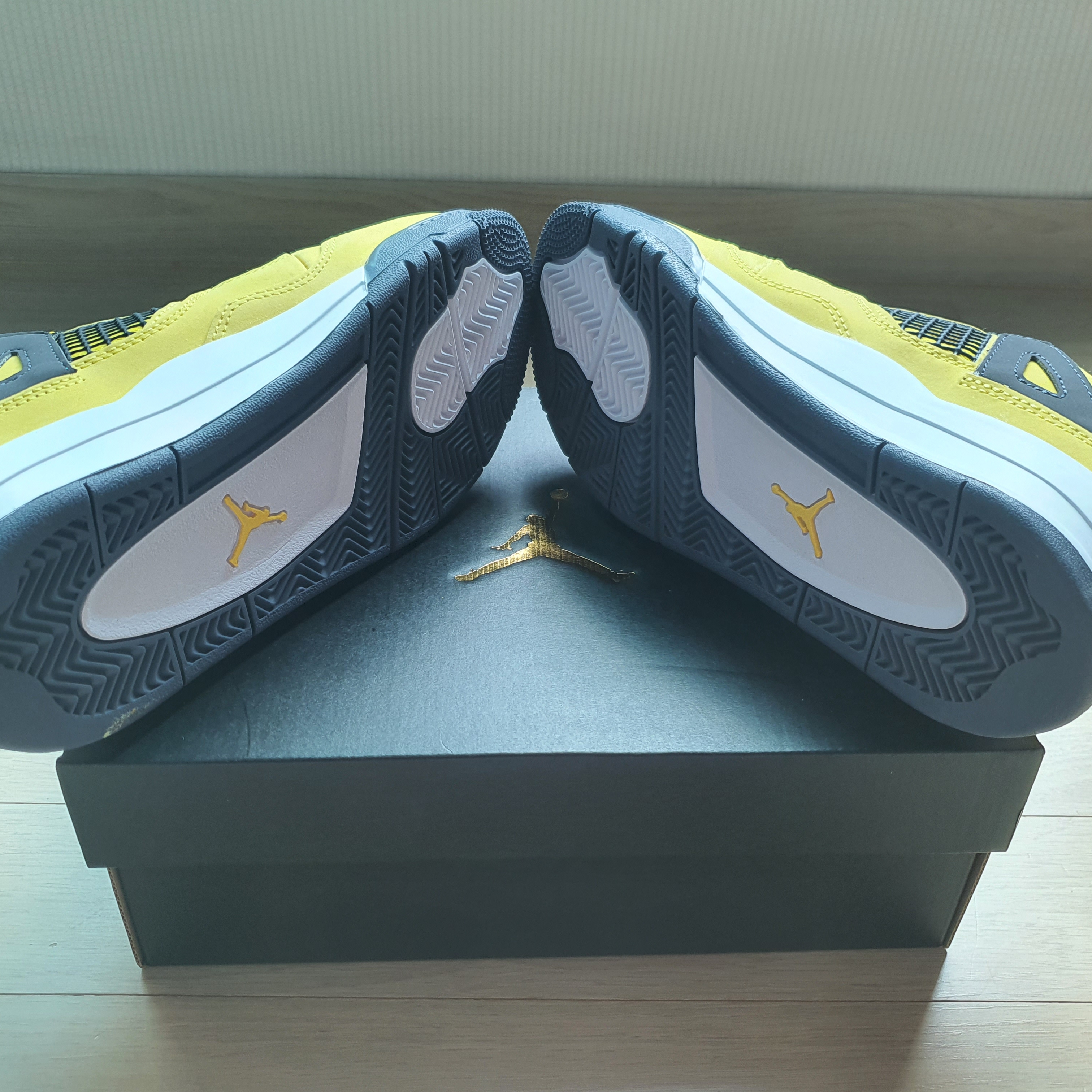 (PS) Jordan 4 Retro Tour Yellow 착용 스타일 - 4