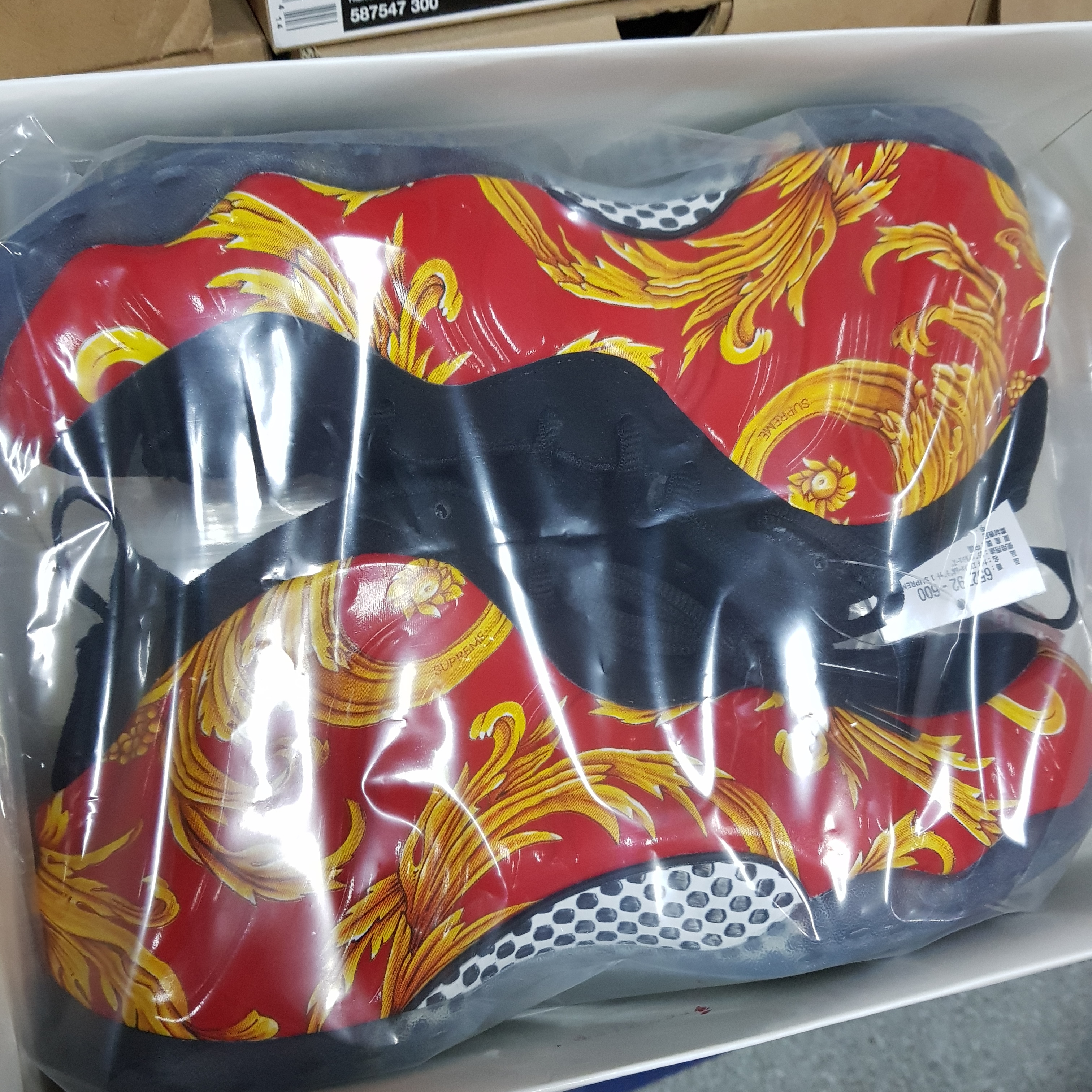 Nike x Supreme Air Foamposite One Red 착용 스타일 - 1