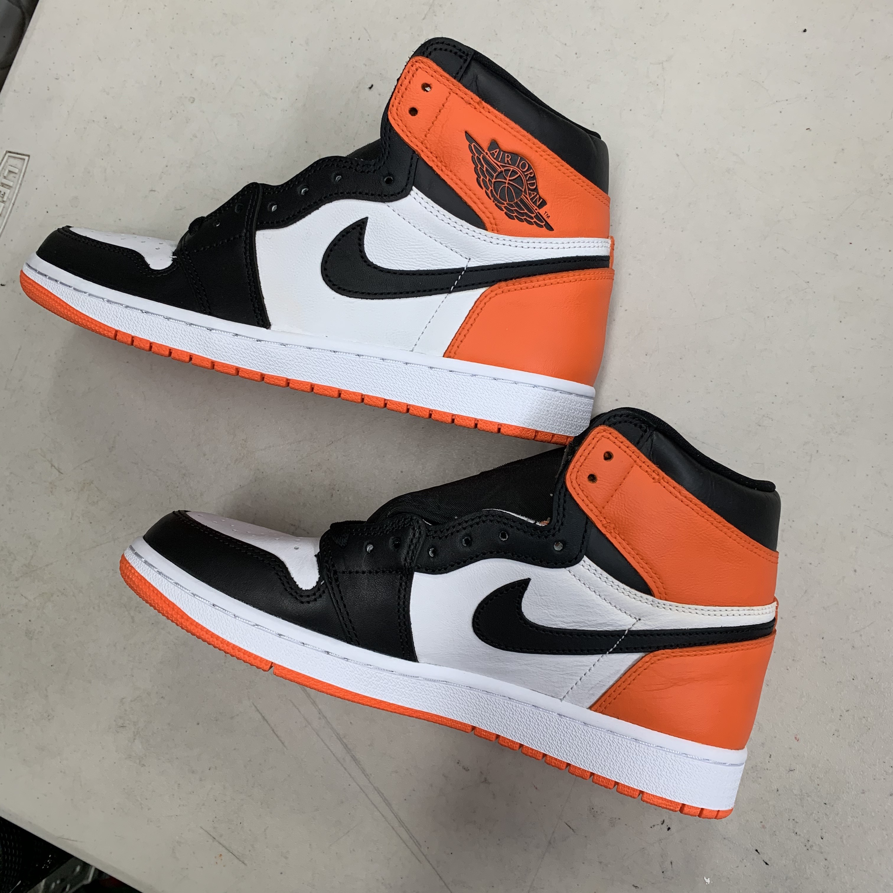 Jordan 1 Retro High OG Electro Orange 착용 스타일 - 1