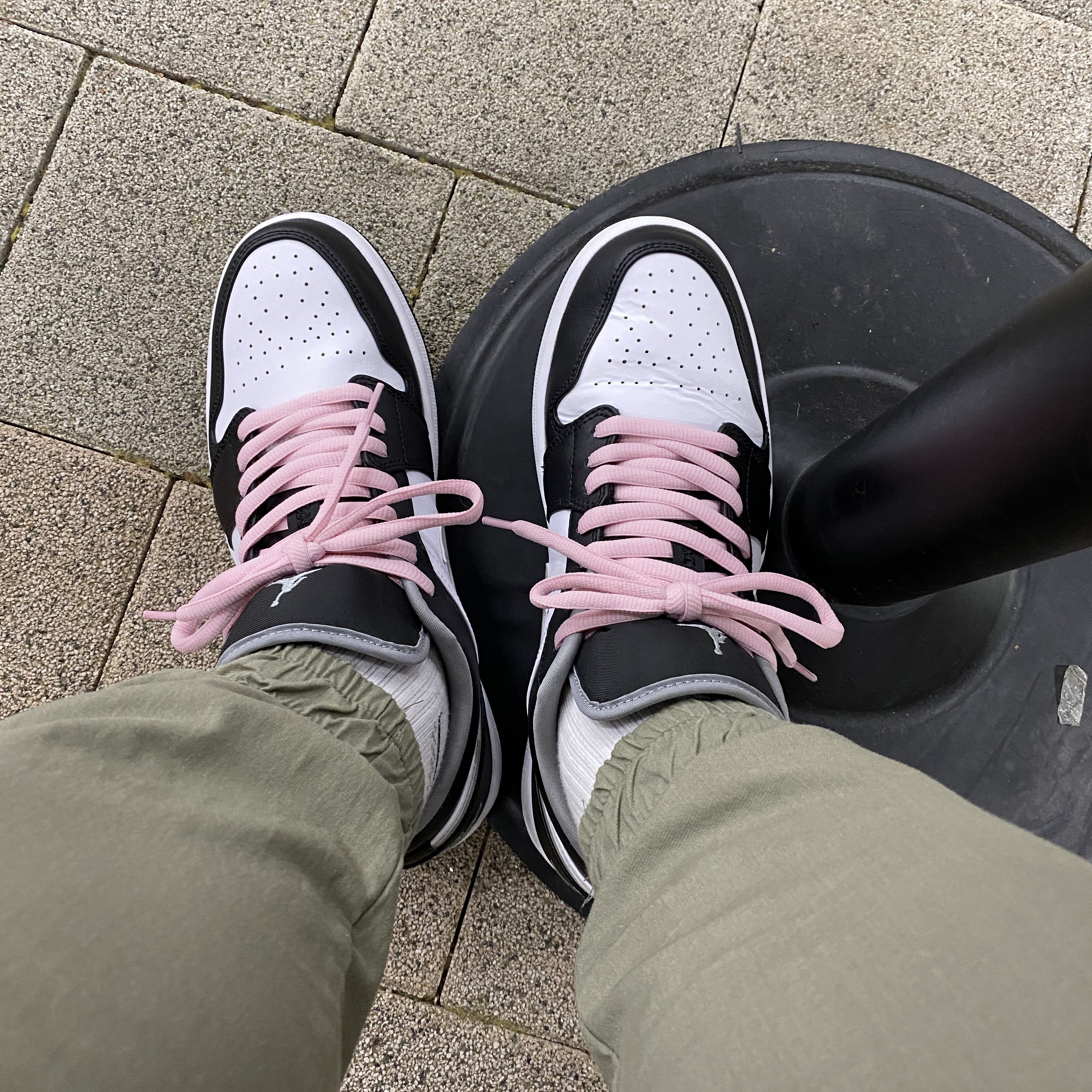 Jordan 1 Low Black Particle Grey 착용 스타일 - 1