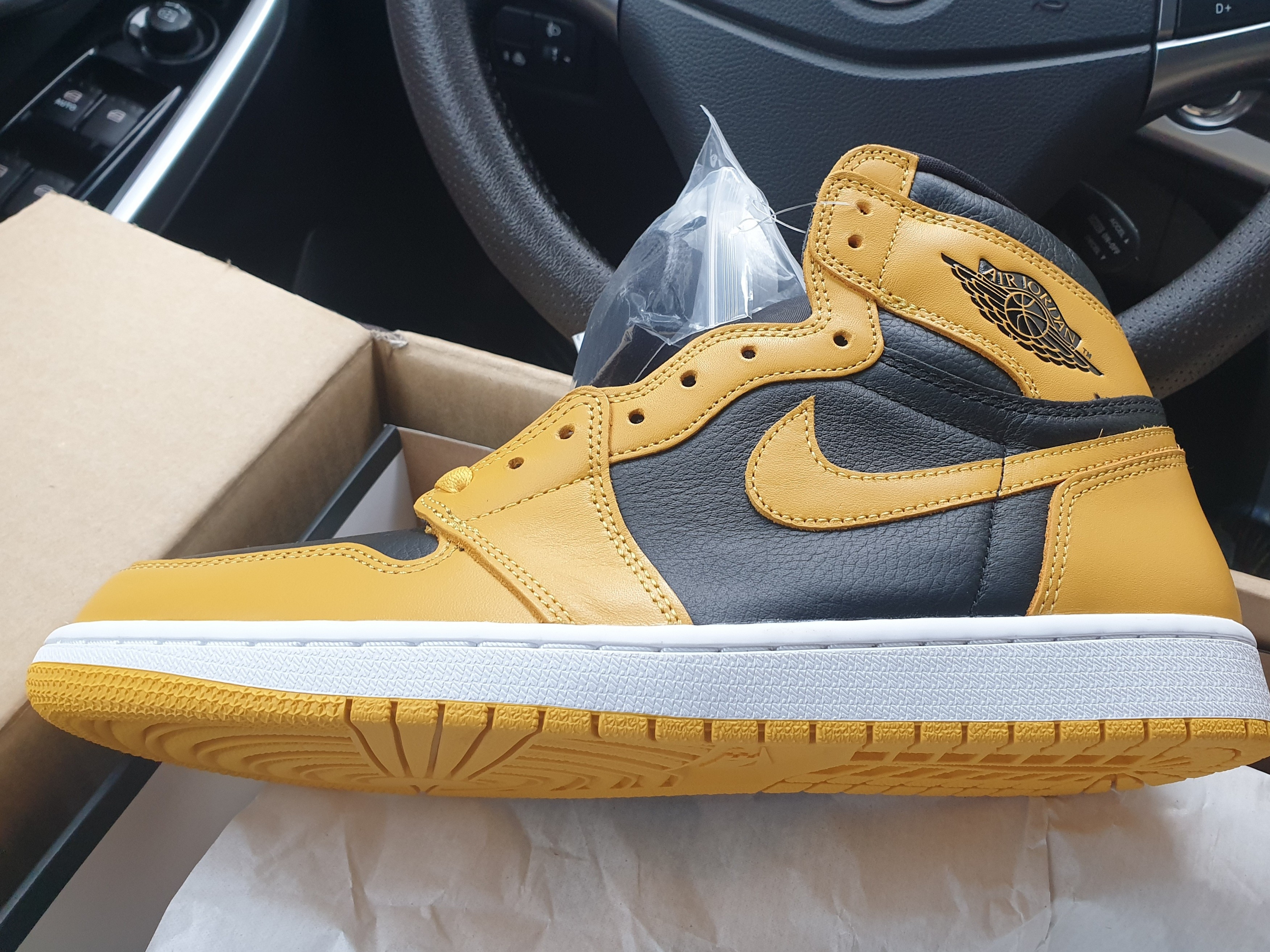 Jordan 1 Retro High OG Pollen 착용 스타일