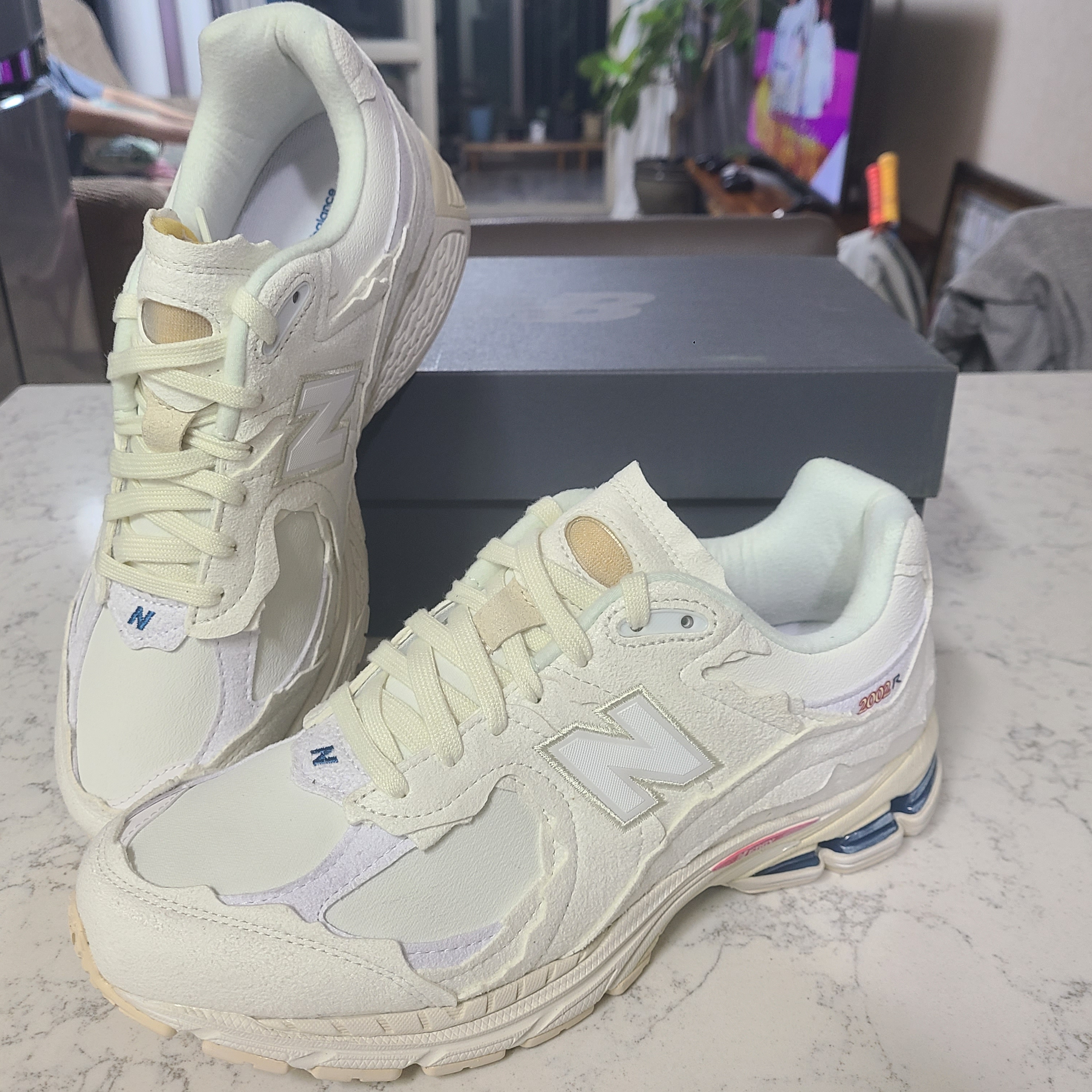 New Balance 2002R Protection Pack Sea Salt 착용 스타일