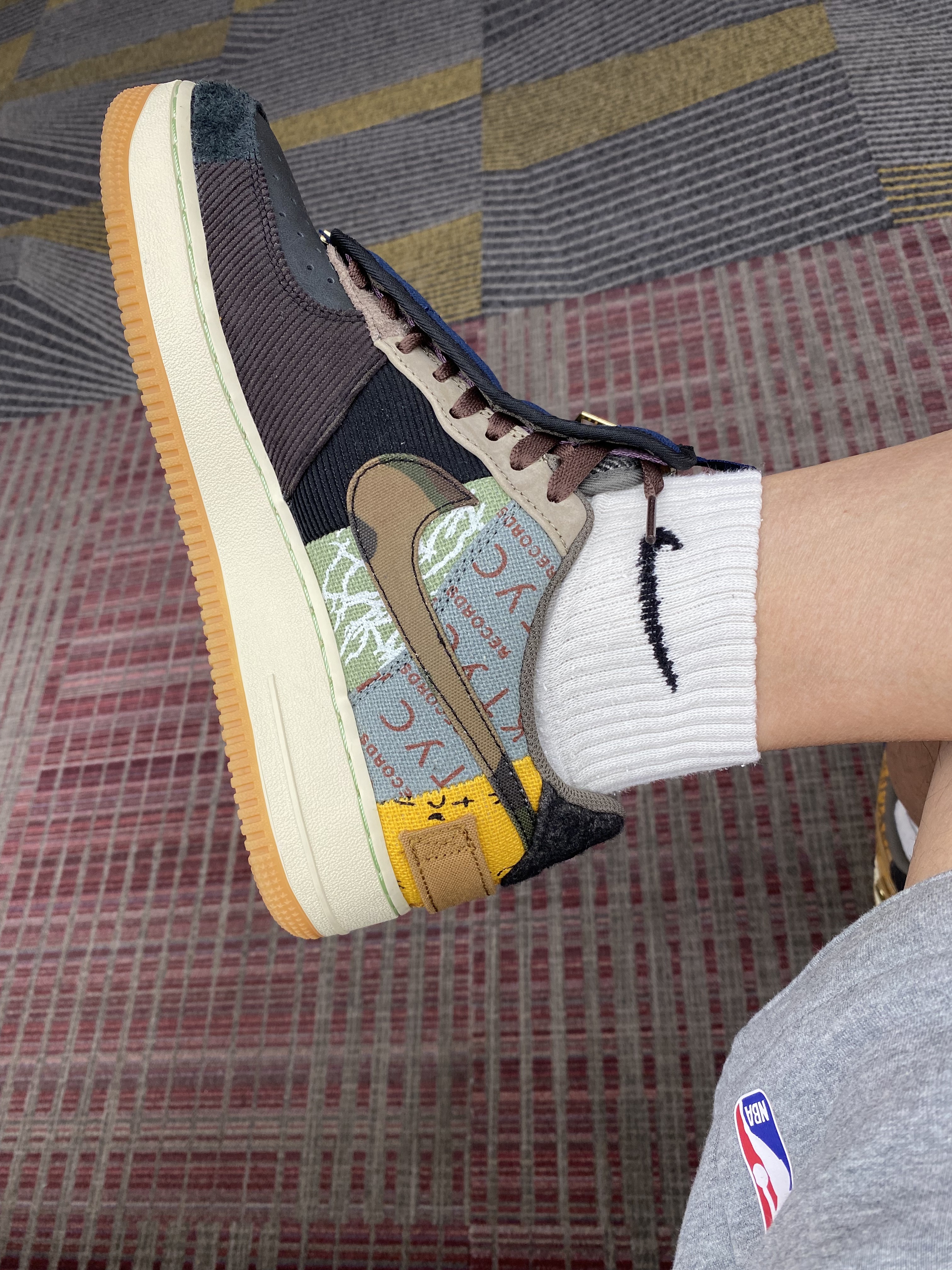 Nike x Travis Scott Air Force 1 Low Cactus Jack, Nike x Fear of God NRG Reversible Shorts 착용 스타일