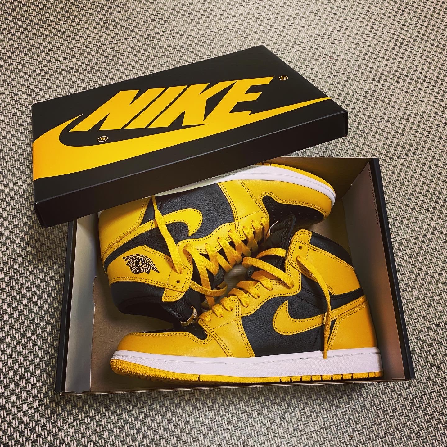 Jordan 1 Retro High OG Pollen 착용 스타일 - 1