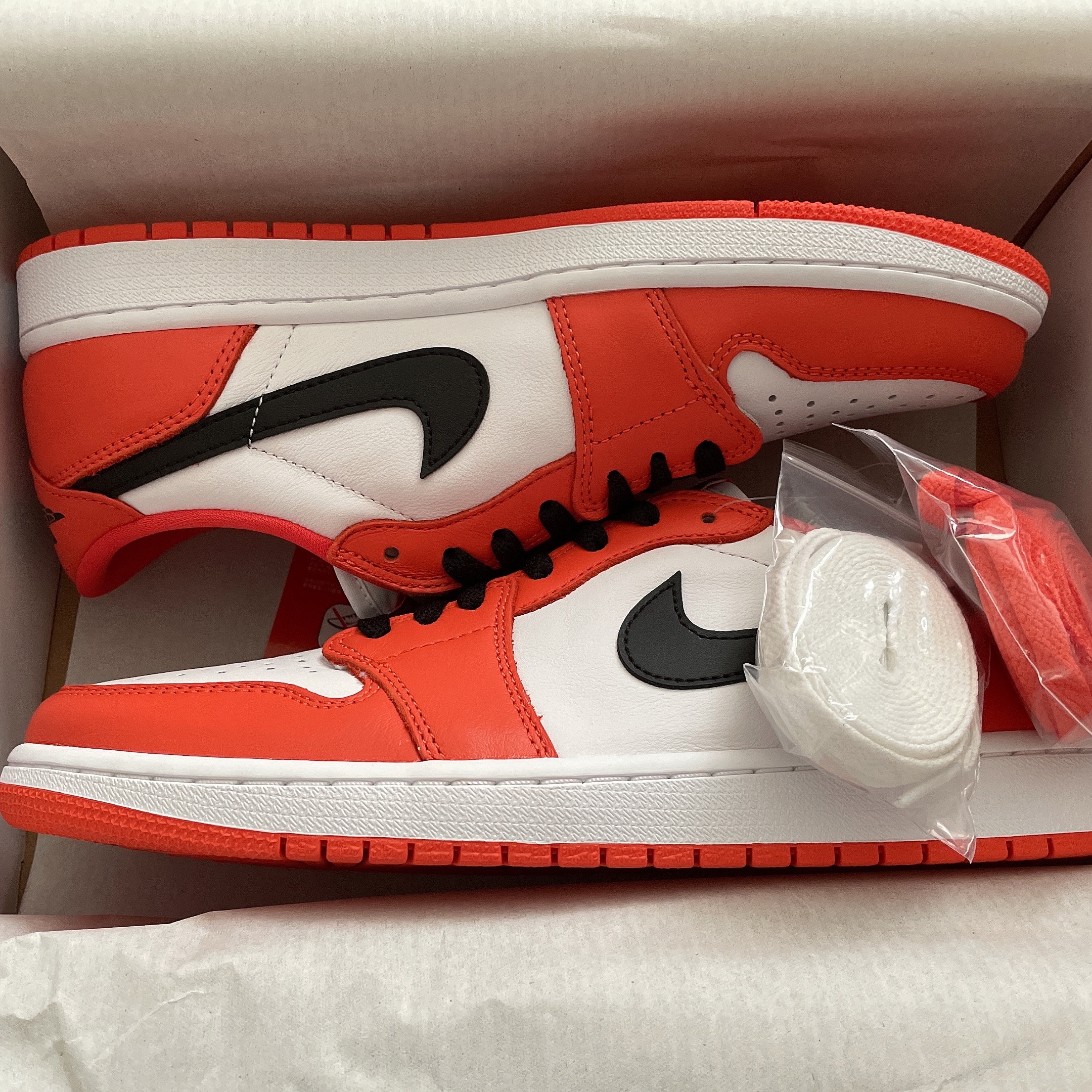 Jordan 1 Low OG Starfish 착용 스타일 - 2