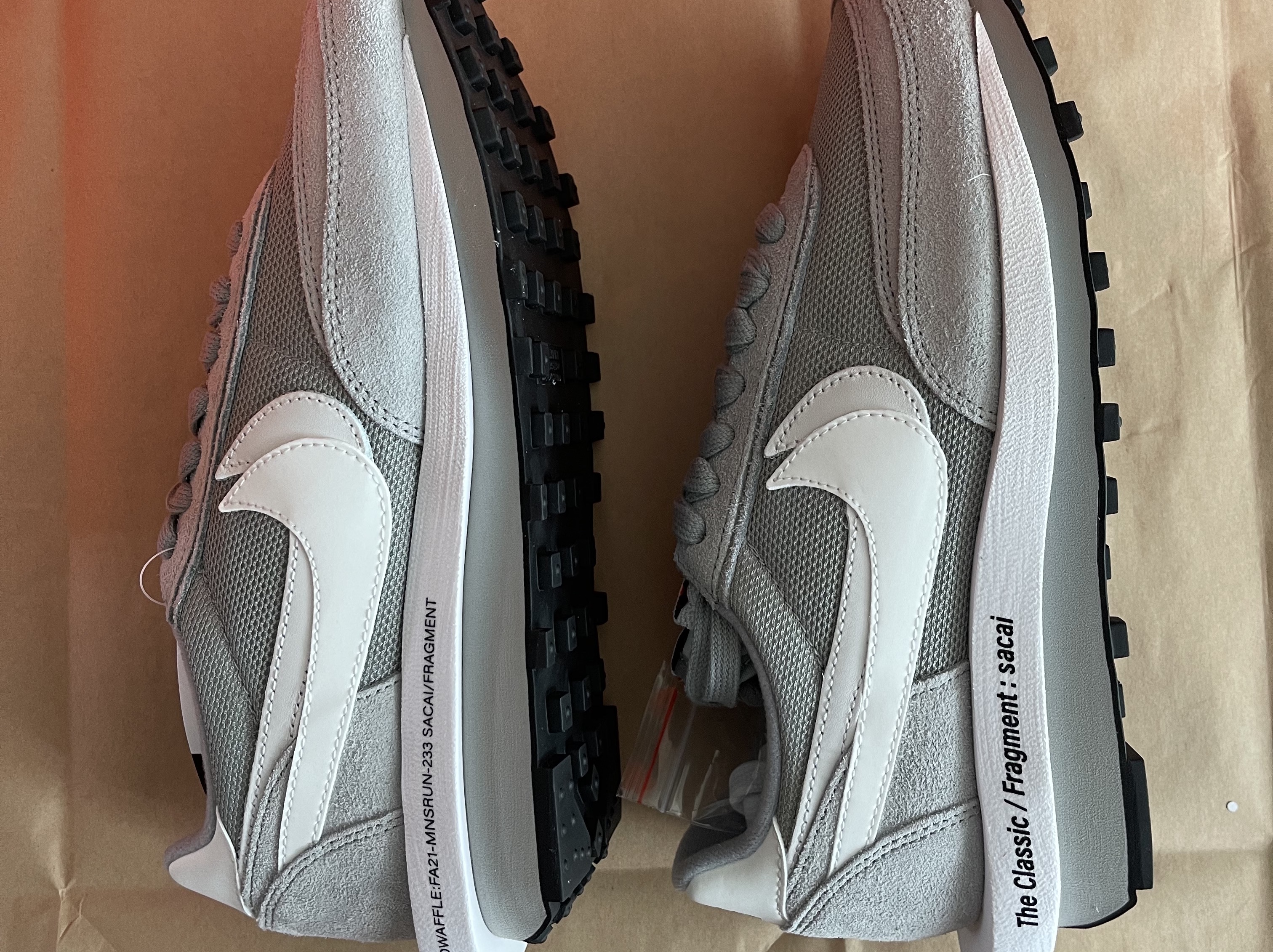 Nike x Sacai x Fragment LDWaffle Light Smoke Grey 착용 스타일 - 4