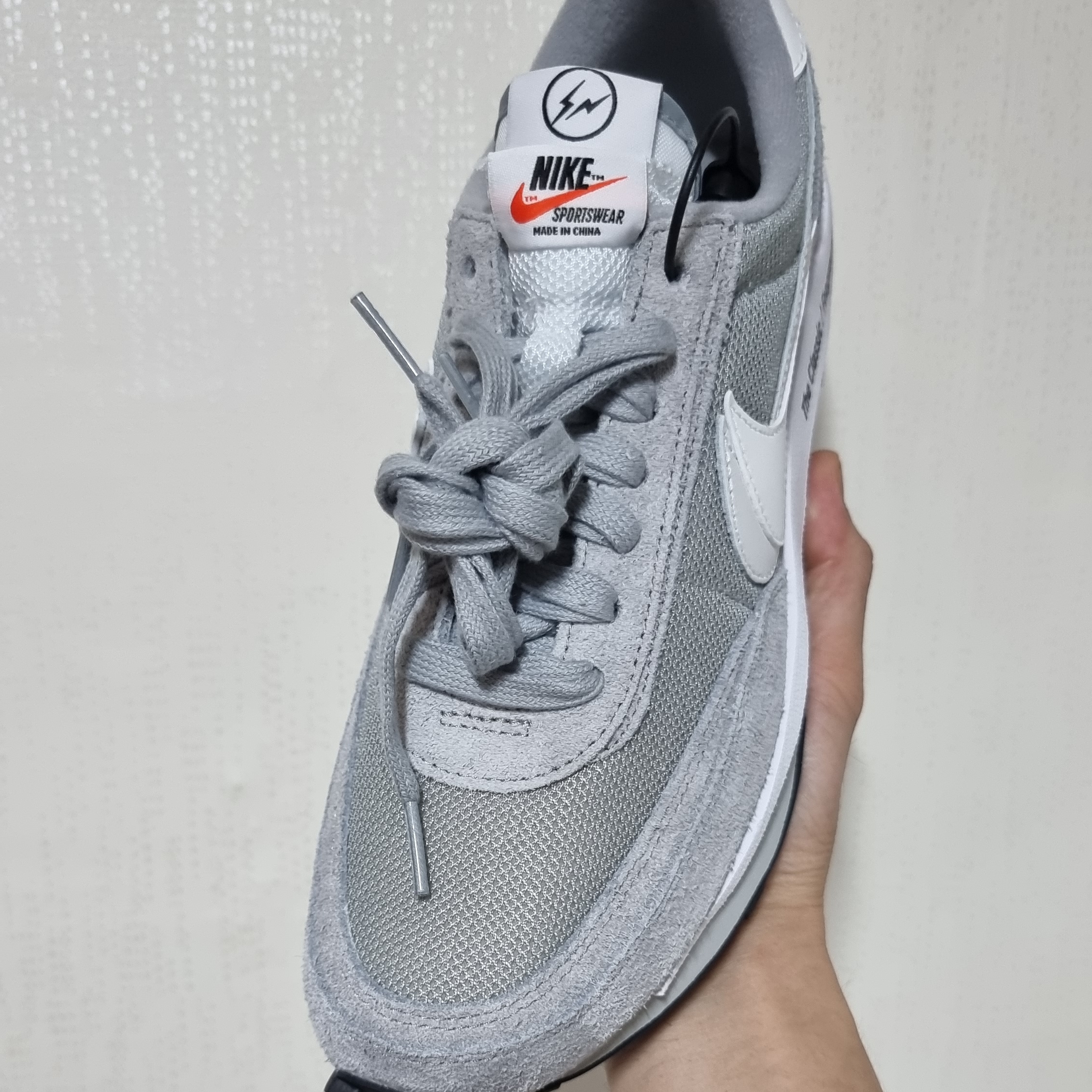 Nike x Sacai x Fragment LDWaffle Light Smoke Grey 착용 스타일 - 1