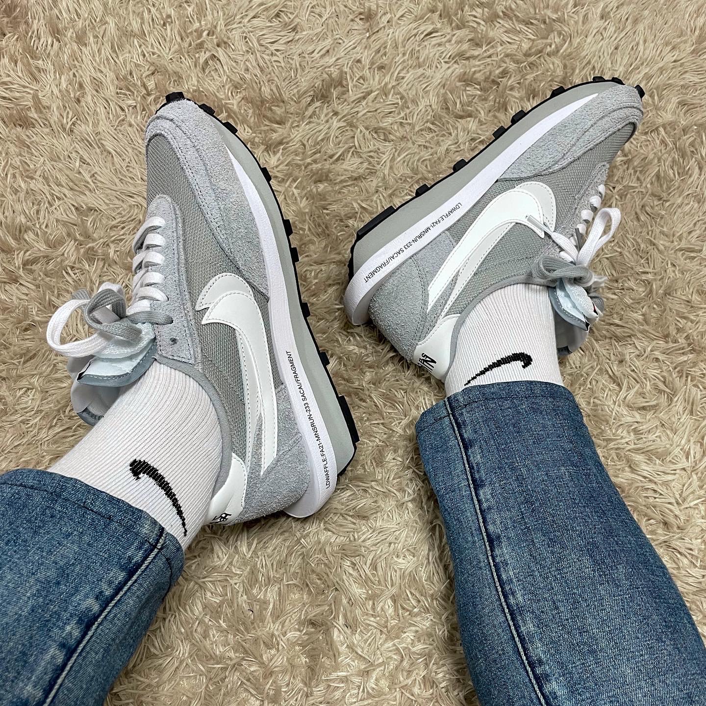 Nike x Sacai x Fragment LDWaffle Light Smoke Grey 착용 스타일 - 1
