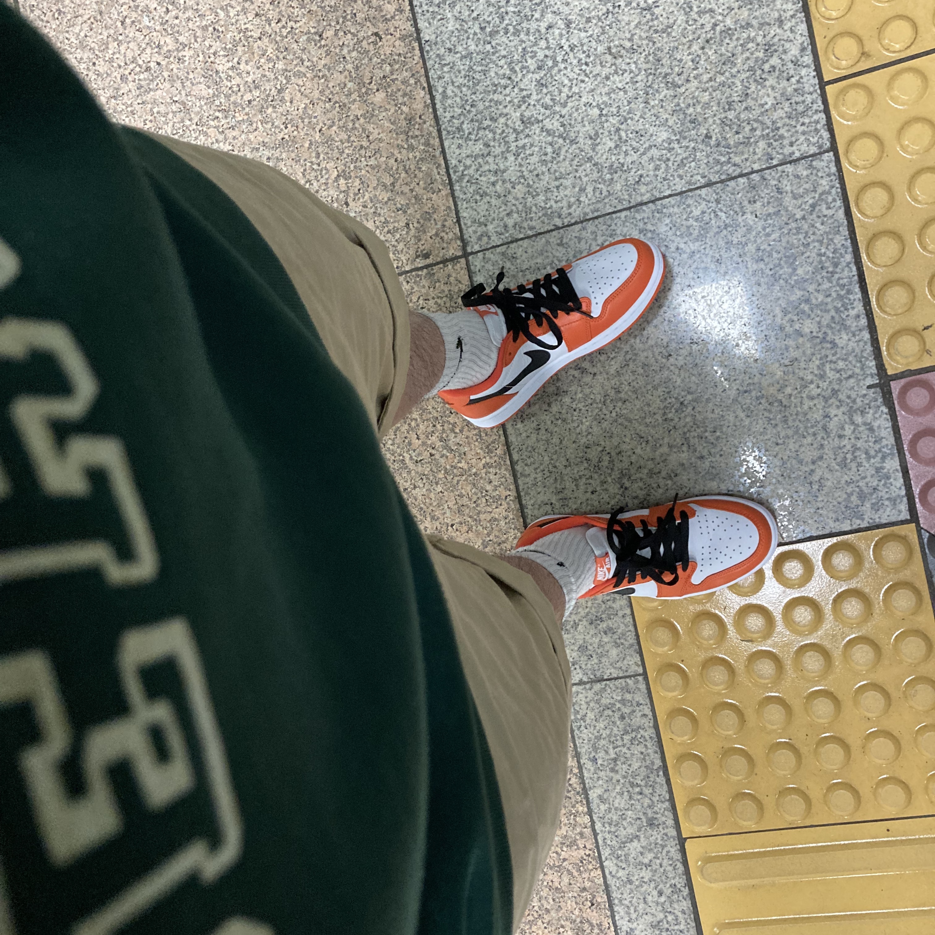 Jordan 1 Low OG Starfish 착용 스타일