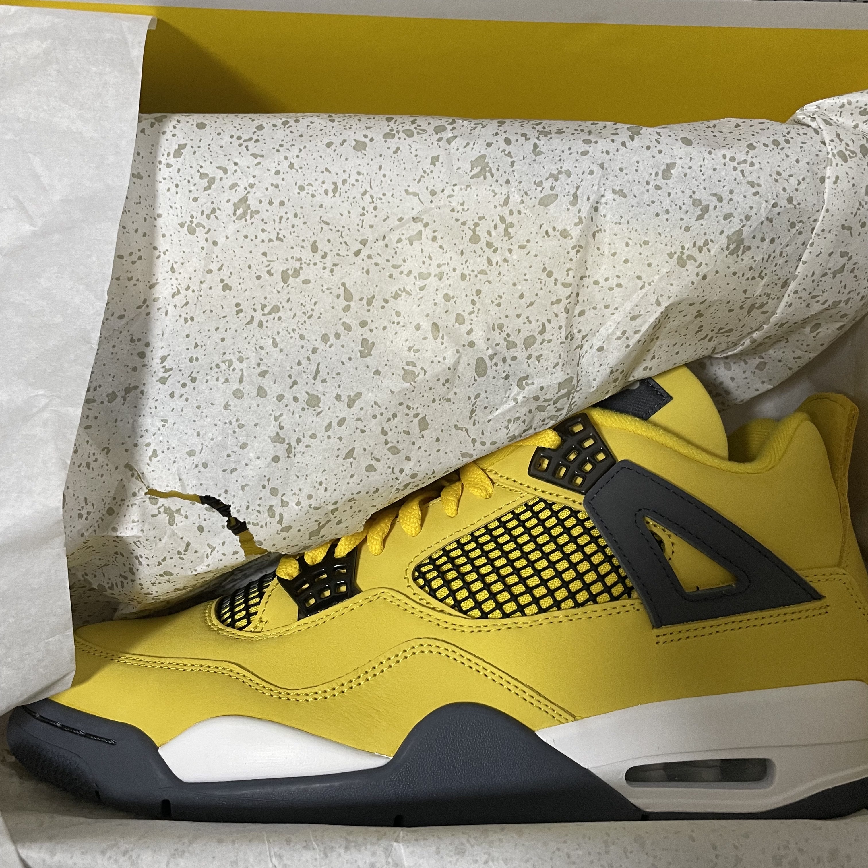 Jordan 4 Retro Tour Yellow 착용 스타일 - 2