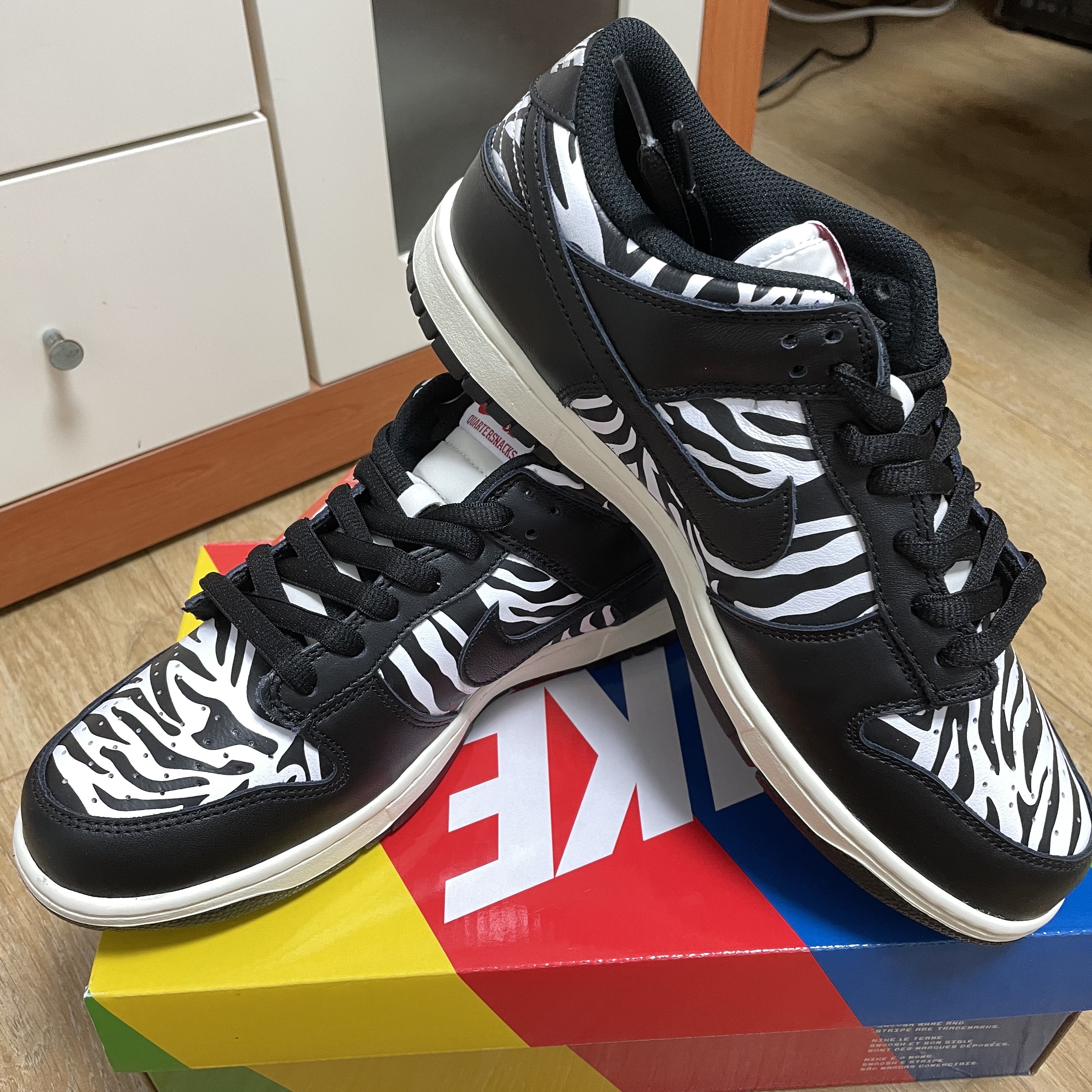 Nike x Quartersnacks SB Dunk Low Zebra Cake 착용 스타일 - 2
