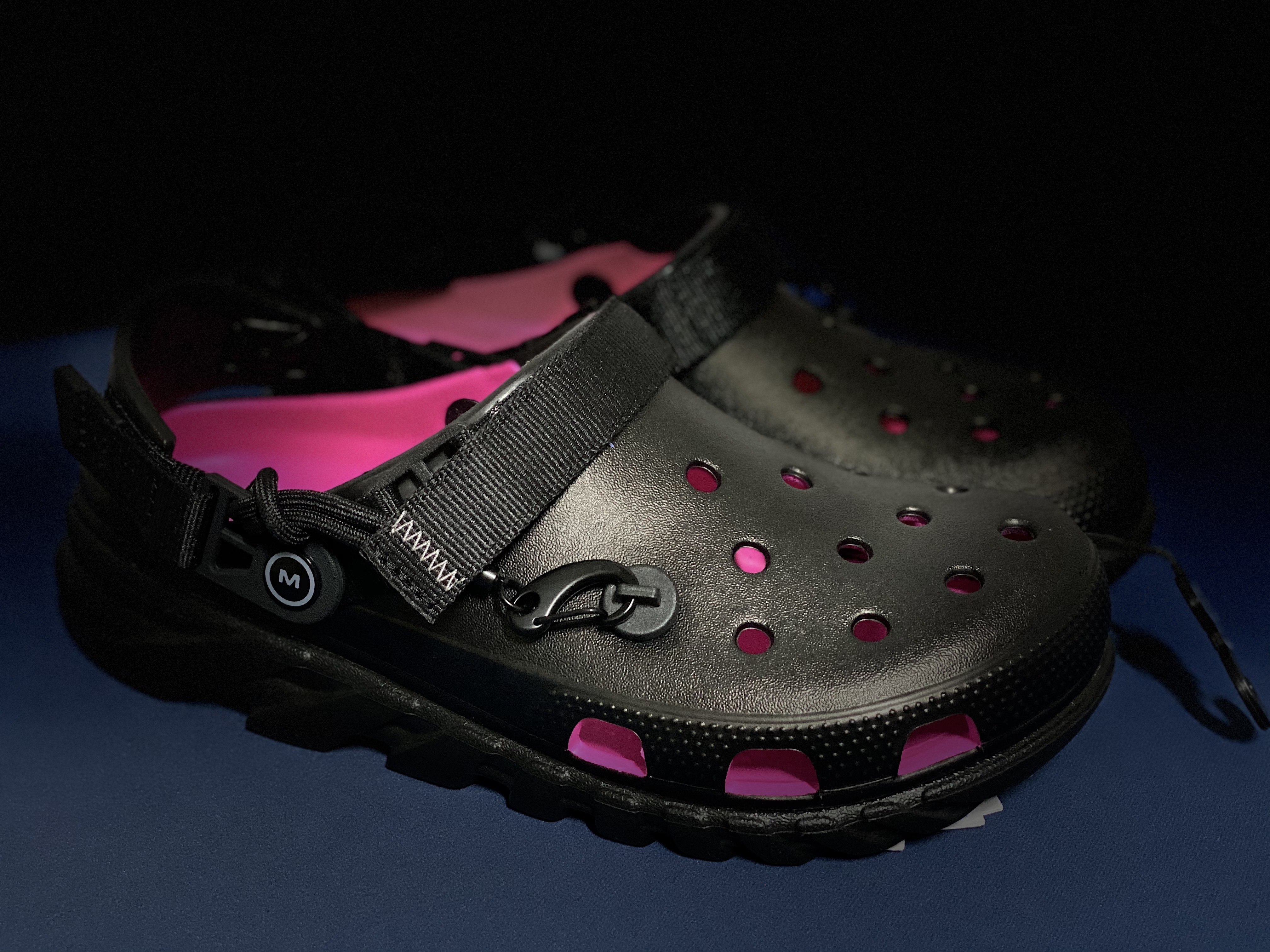 Crocs x Post Malone Duet Max Clog Black 착용 스타일 - 5