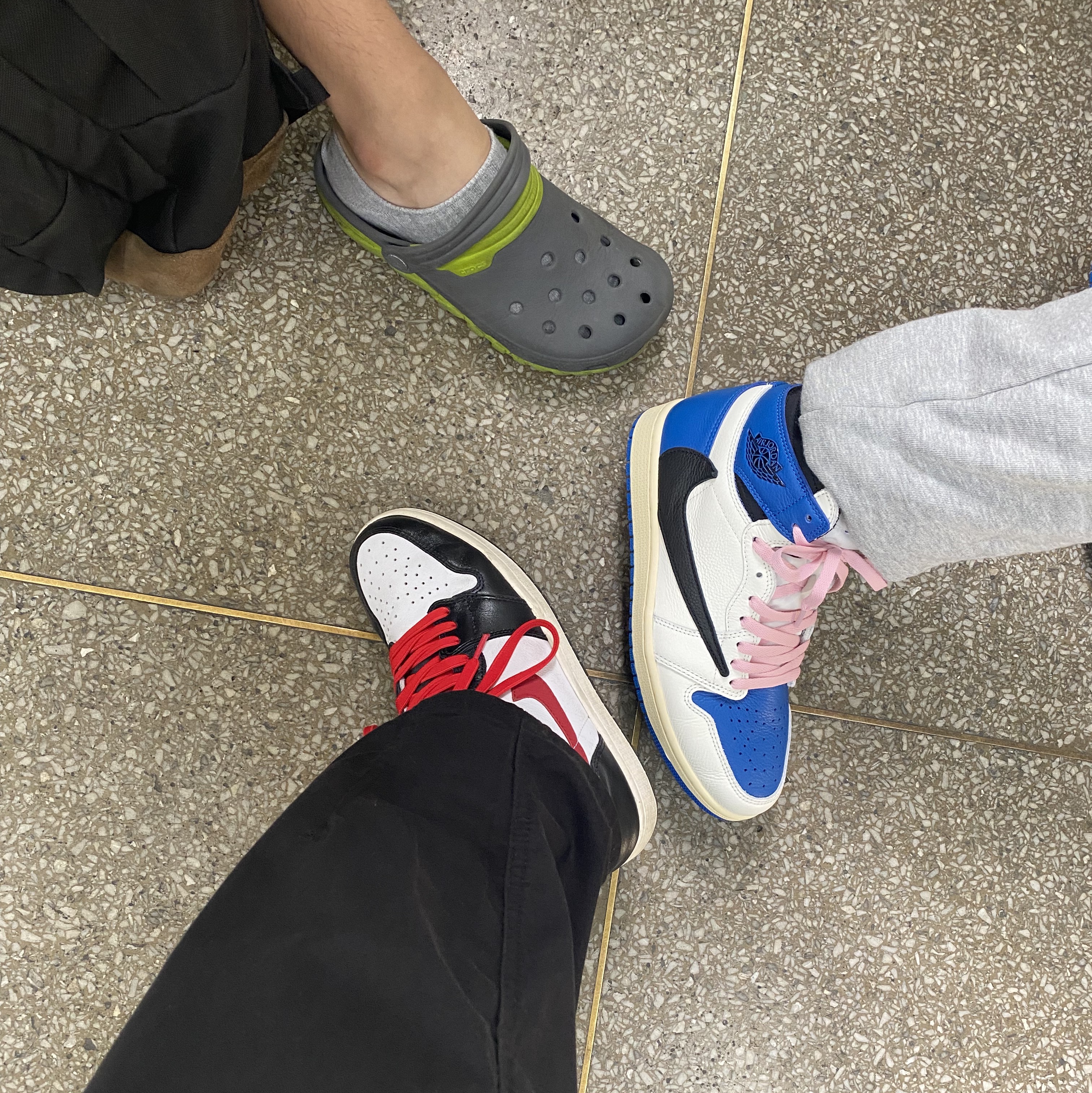 Jordan 1 Retro High OG Gym Red, Jordan 1 x Travis Scott x Fragment Retro High OG SP Military Blue 착용 스타일