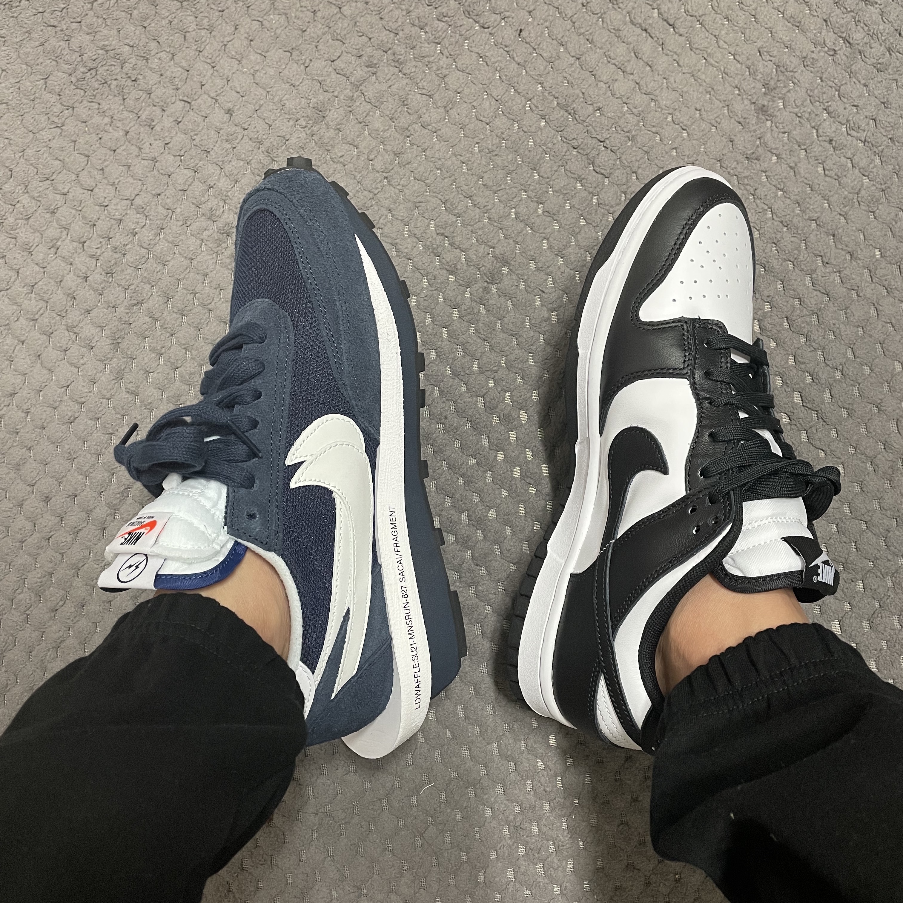 Nike Dunk Low Retro Black, Nike x Sacai x Fragment LDWaffle Blackened Blue 착용 스타일 - 1