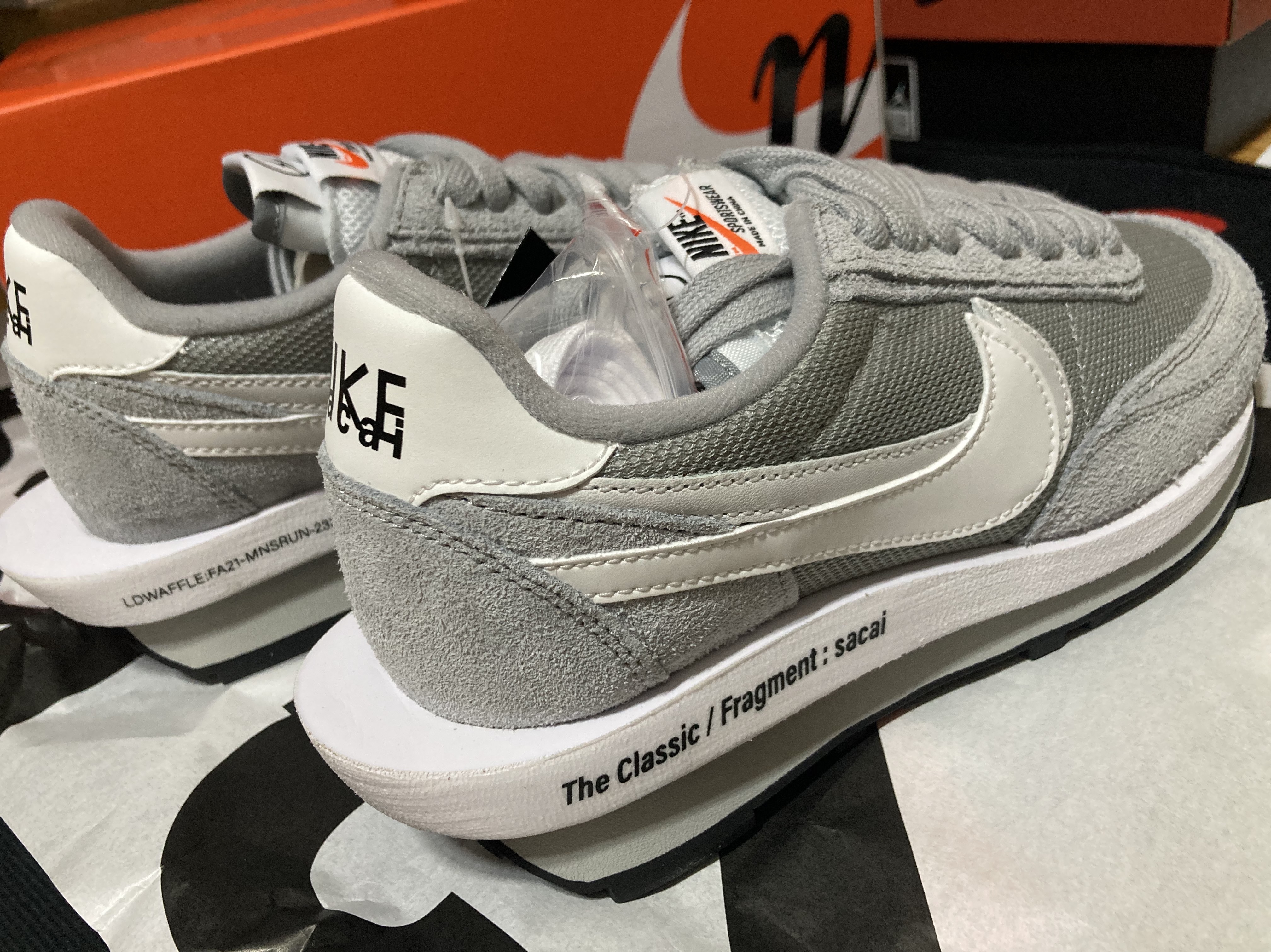 Nike x Sacai x Fragment LDWaffle Light Smoke Grey 착용 스타일 - 1