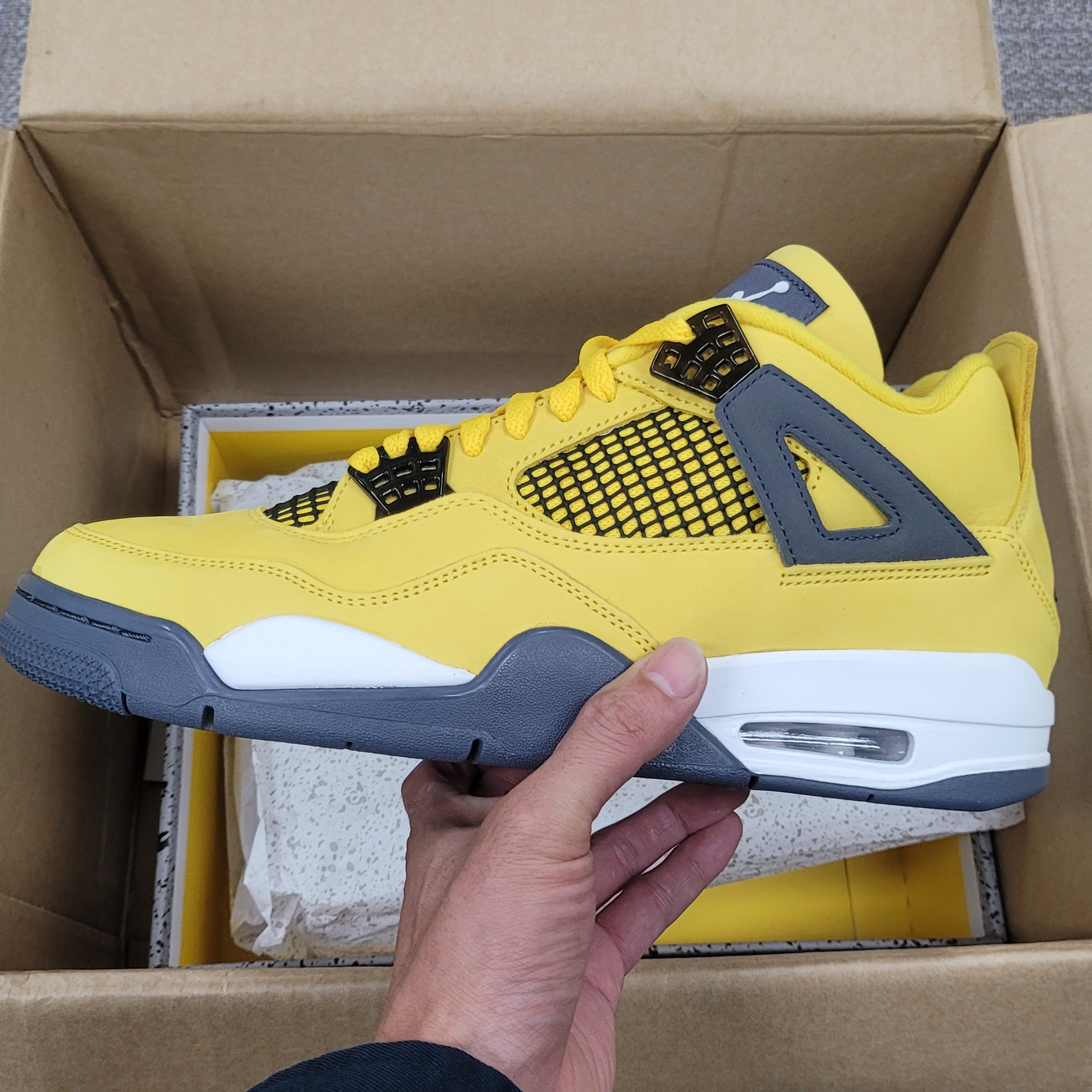 Jordan 4 Retro Tour Yellow, Jordan 4 Retro Toro Bravo 착용 스타일 - 2