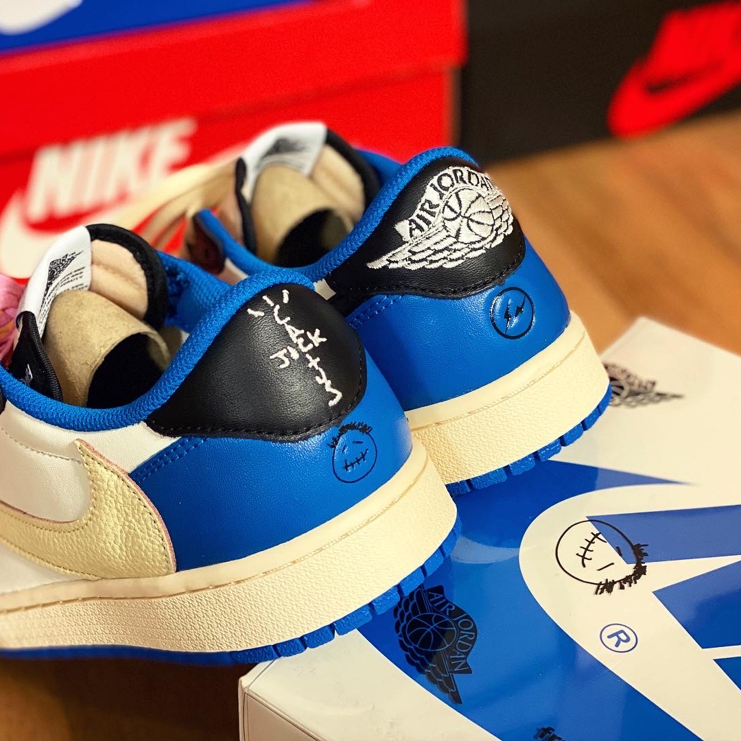 Jordan 1 x Travis Scott x Fragment Retro Low OG SP Military Blue 착용 스타일 - 2
