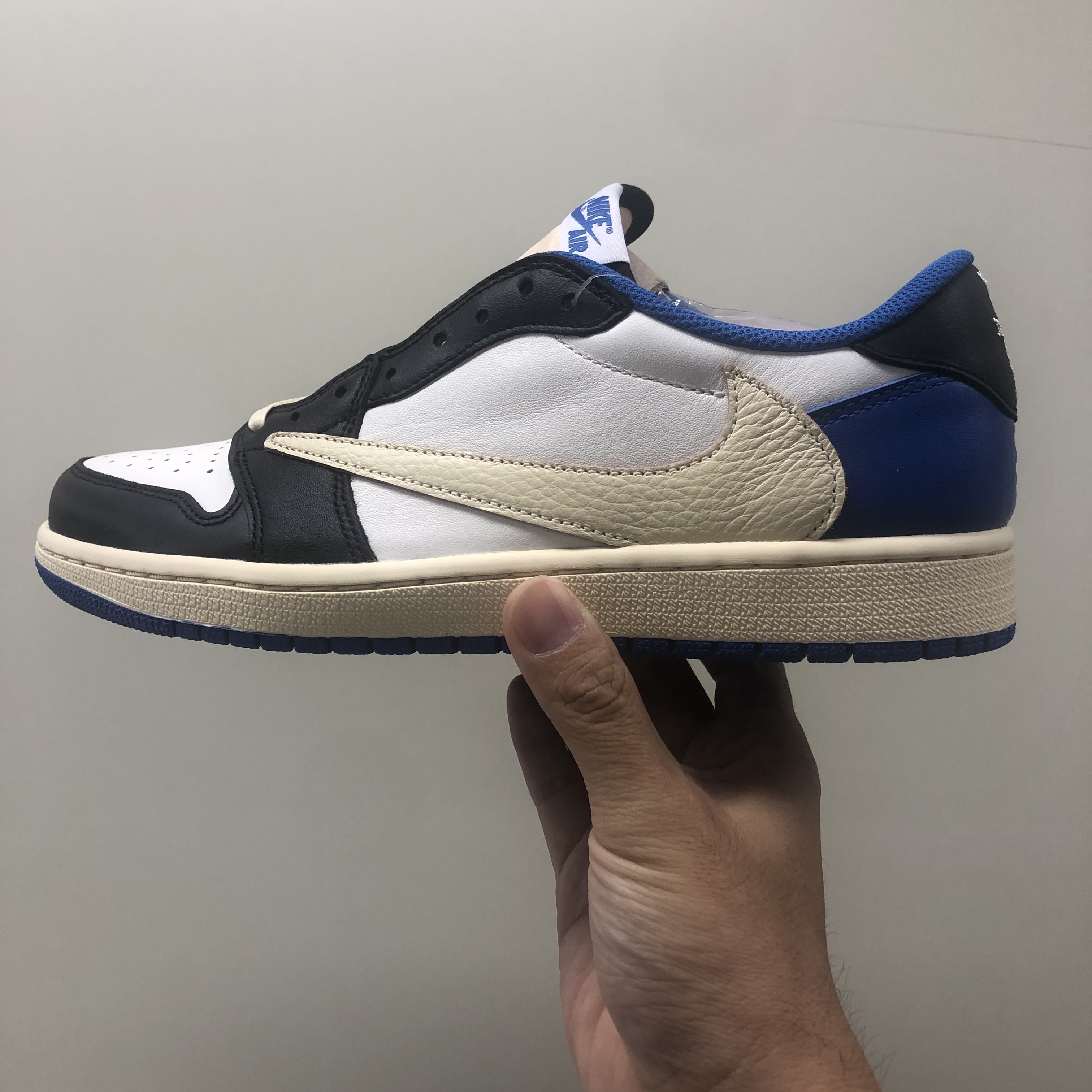 Jordan 1 x Travis Scott x Fragment Retro Low OG SP Military Blue 착용 스타일