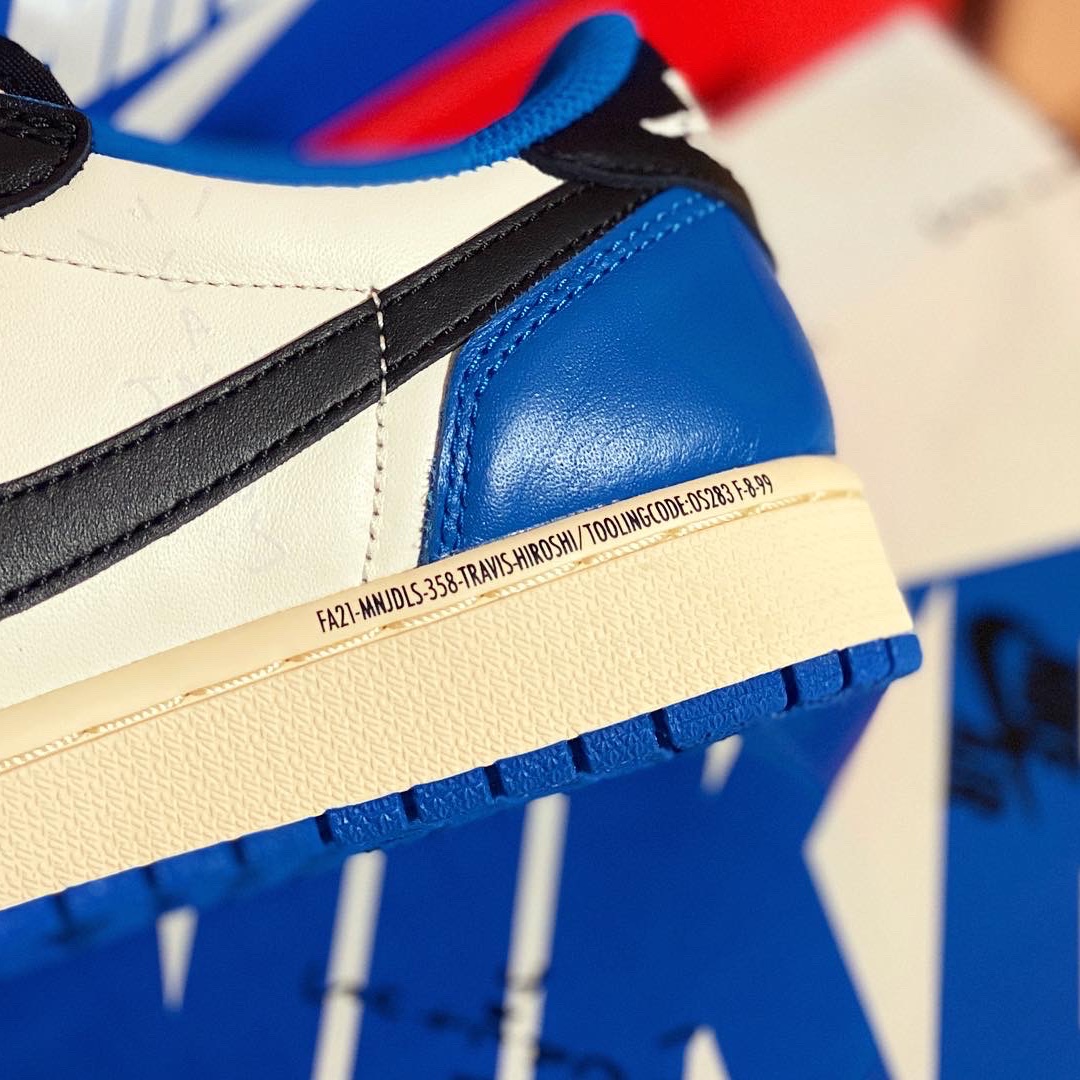 Jordan 1 x Travis Scott x Fragment Retro Low OG SP Military Blue 착용 스타일 - 5