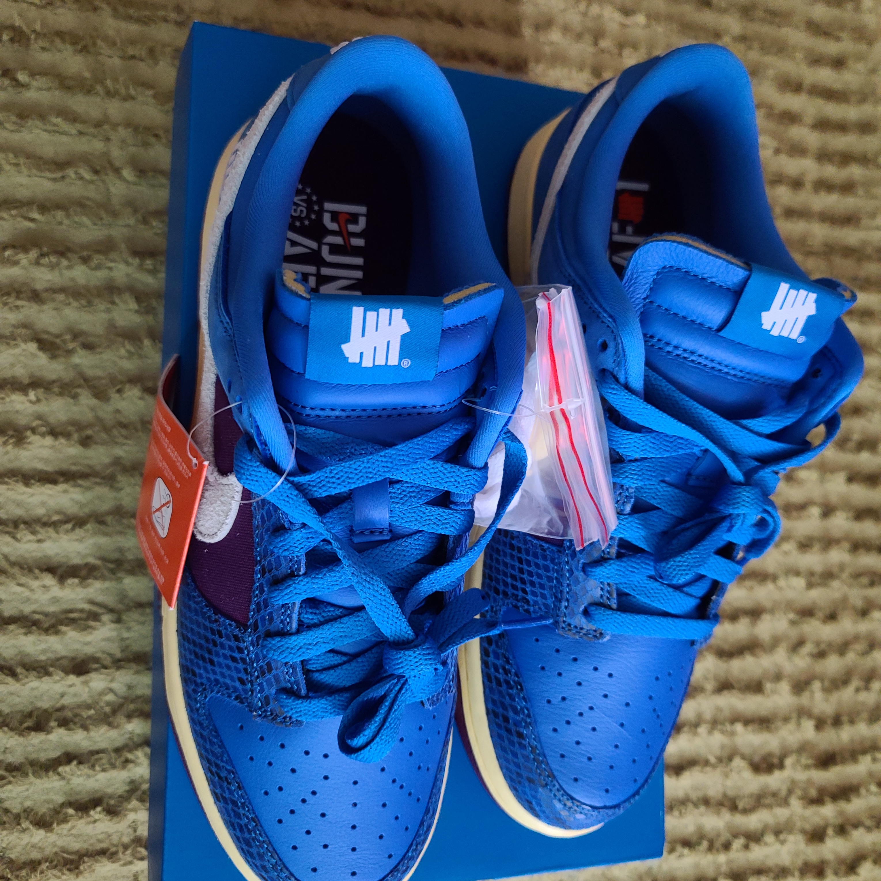 Nike x Undefeated Dunk Low SP 5 On It 착용 스타일 - 3