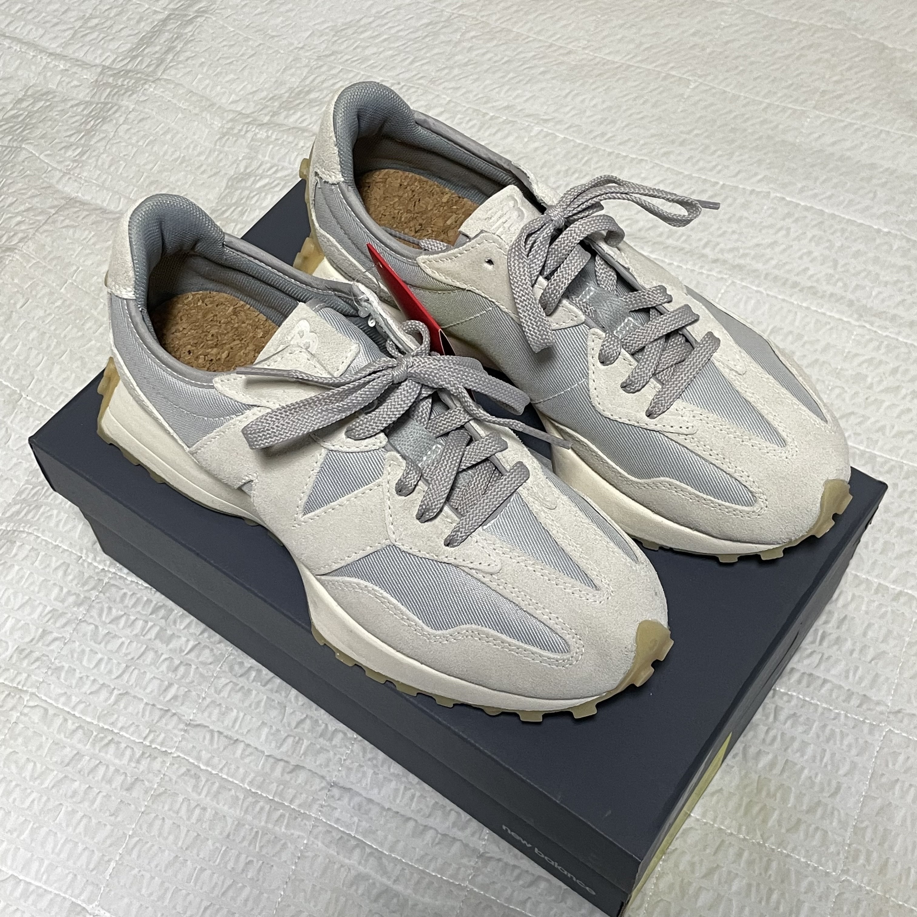 (W) New Balance 327 Ivory Grey - JD Sports Exclusive 착용 스타일