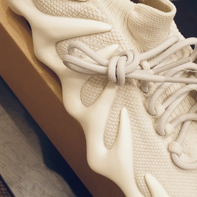 Adidas Yeezy 450 Cloud White 착용 스타일 - 2