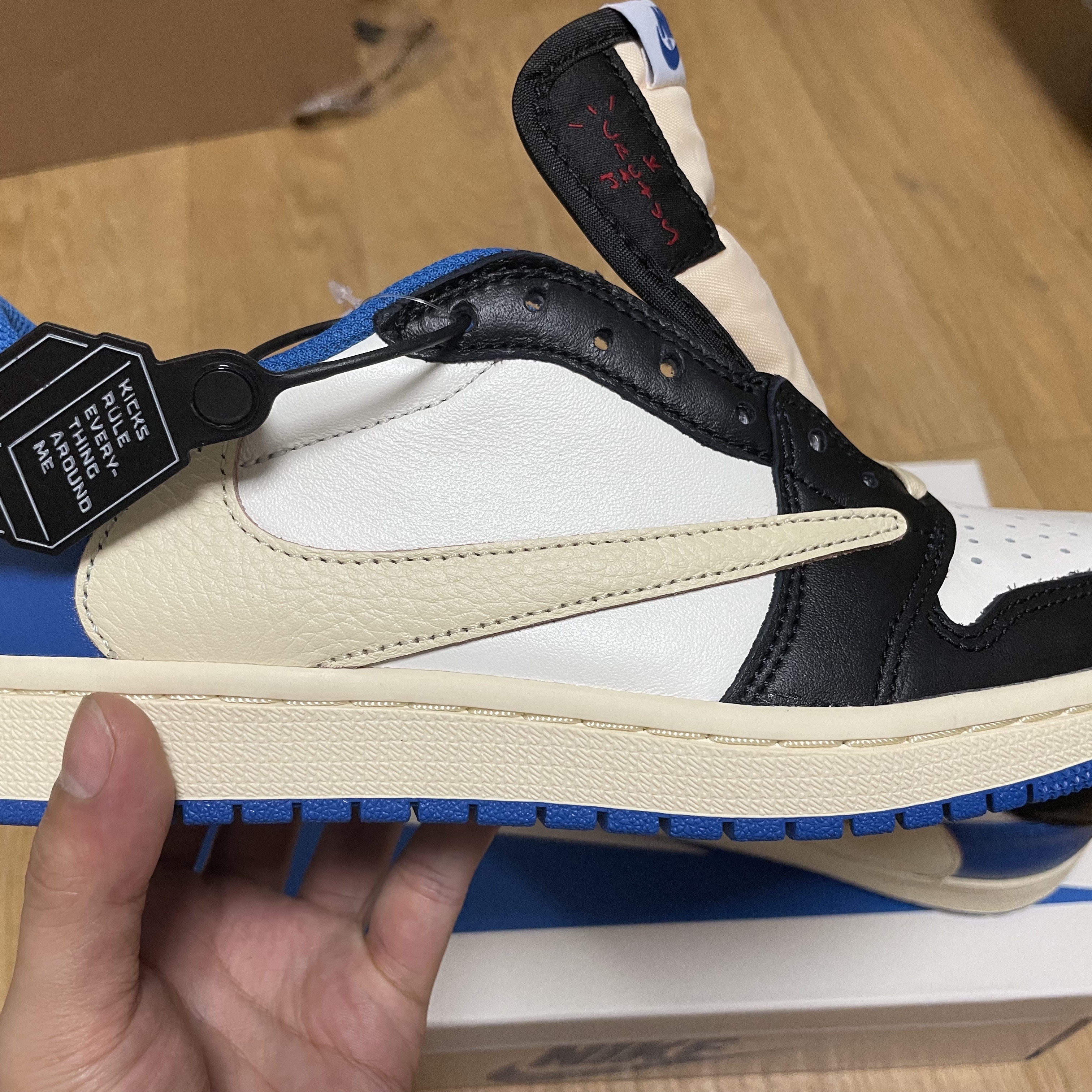 Jordan 1 x Travis Scott x Fragment Retro Low OG SP Military Blue 착용 스타일 - 2