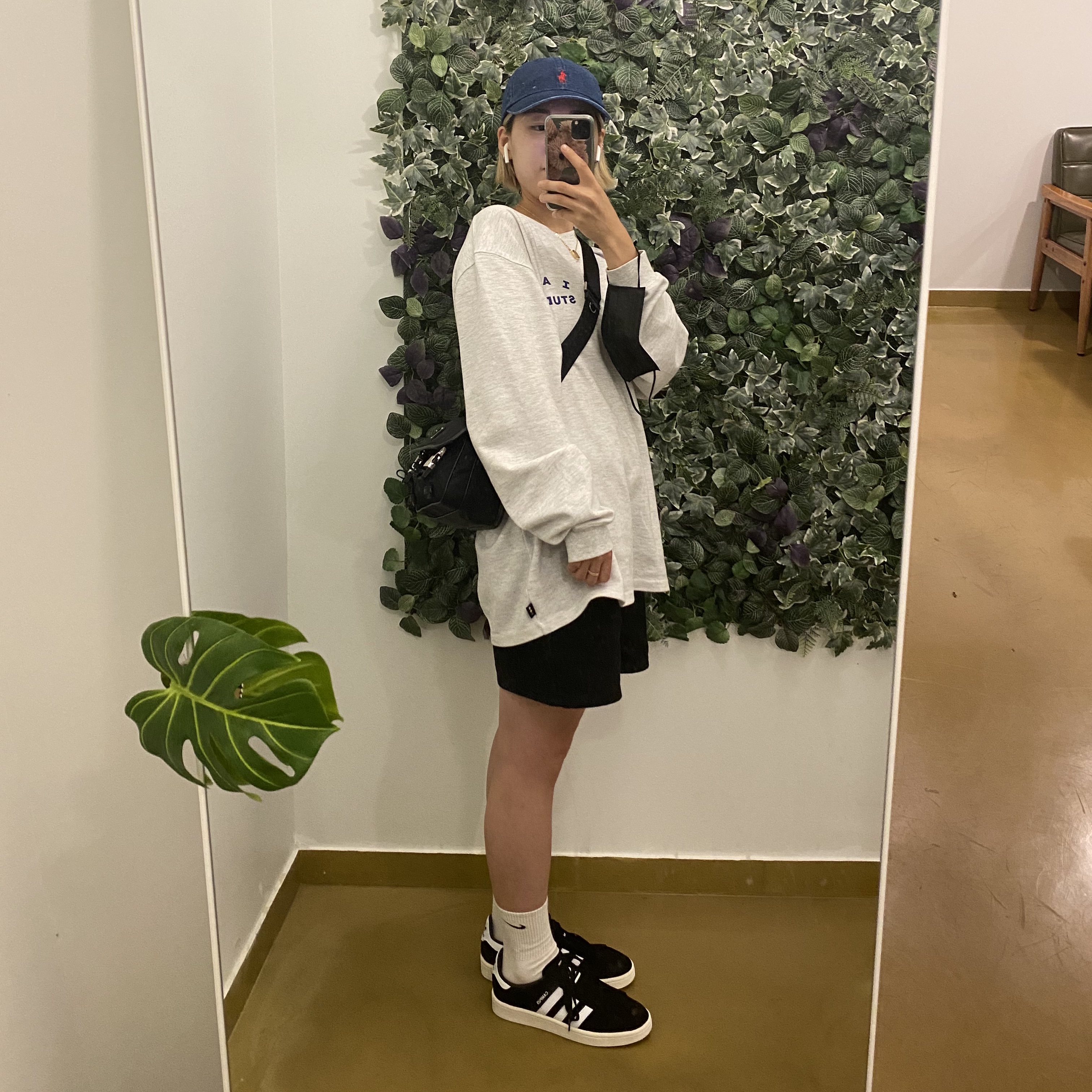 Adidas Campus 80s Black White, IAB Studio Long Sleeve Light Gray 착용 스타일