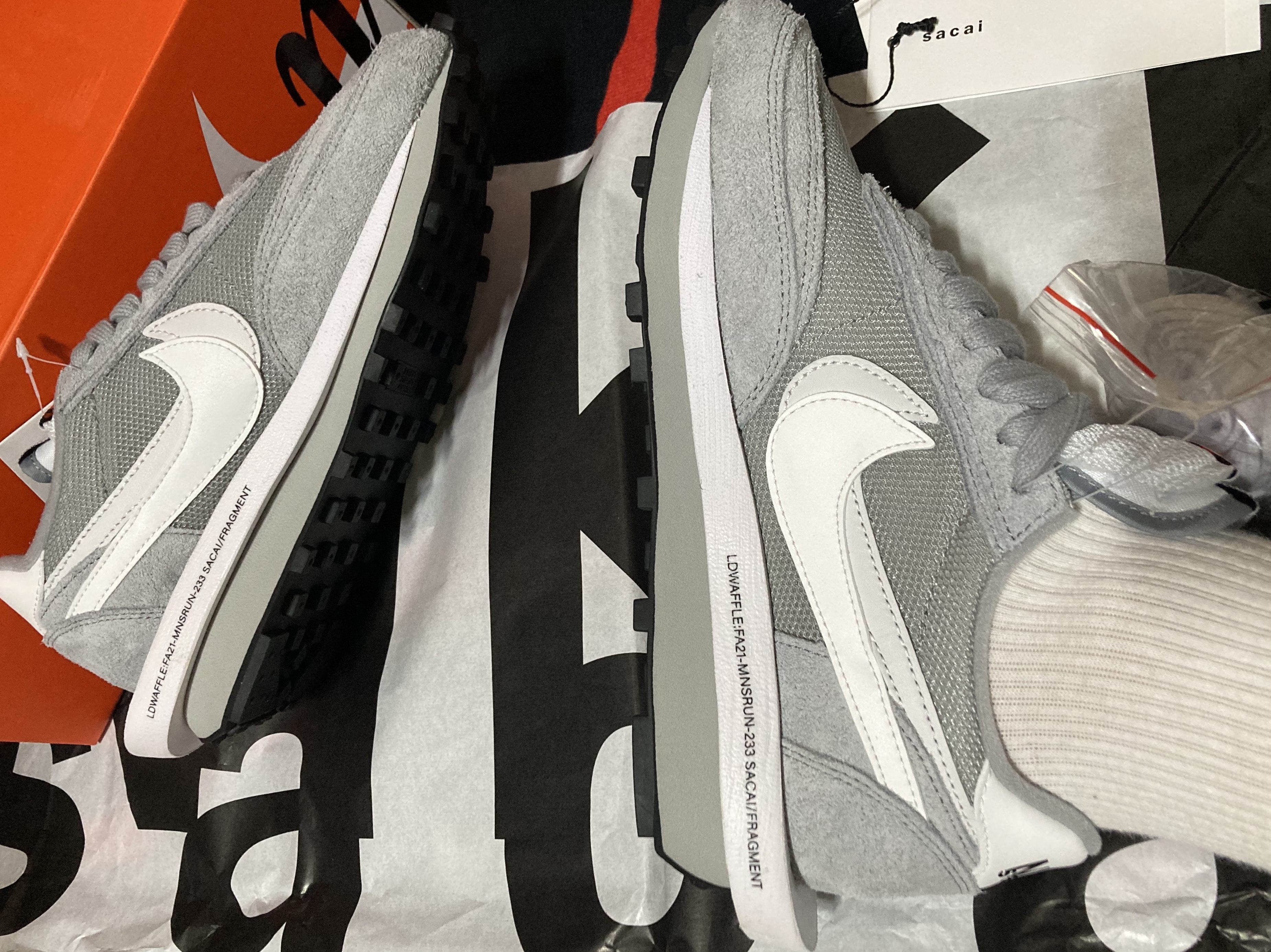 Nike x Sacai x Fragment LDWaffle Light Smoke Grey 착용 스타일 - 2