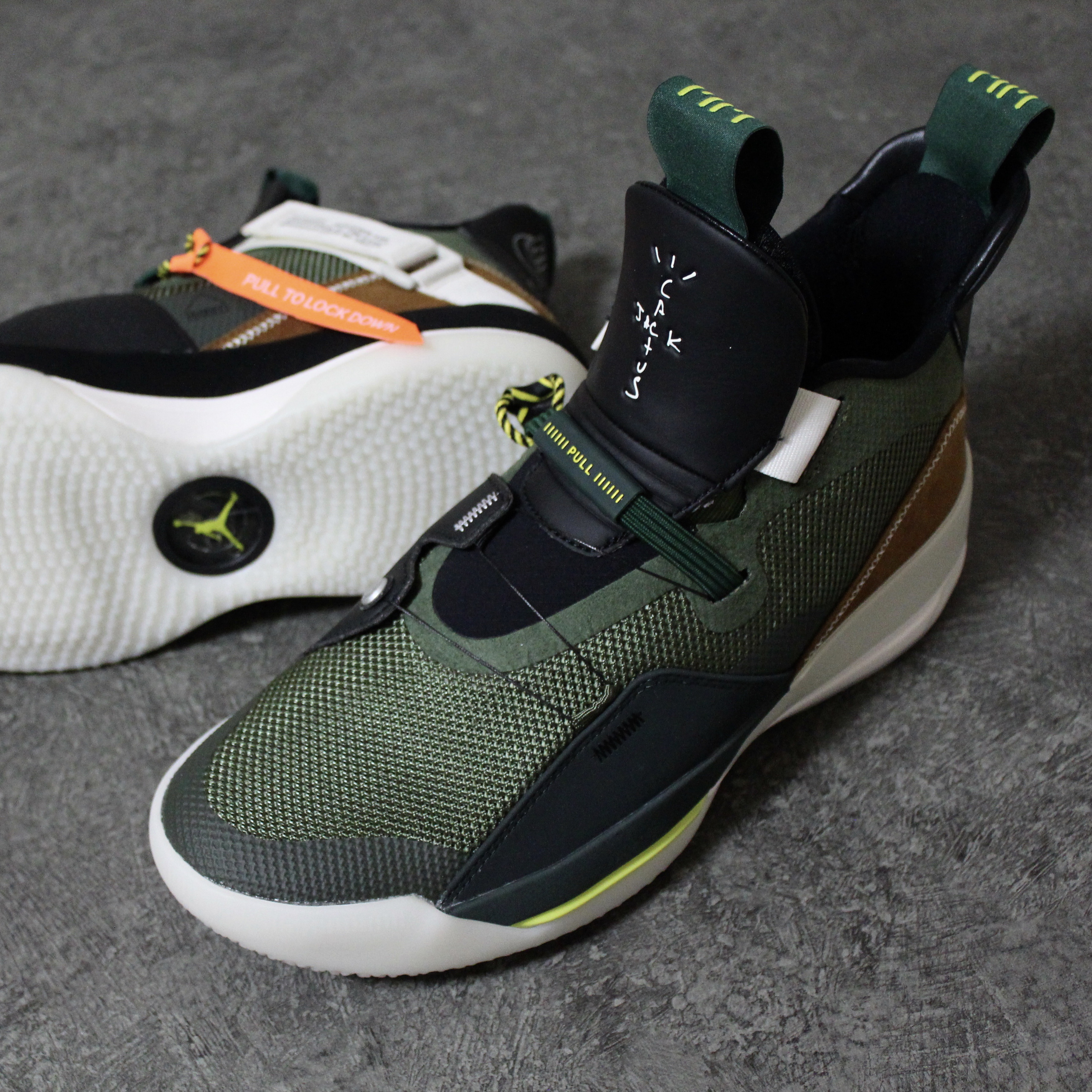 Jordan XXXIII x Travis Scott Retro Army Olive 착용 스타일 - 1