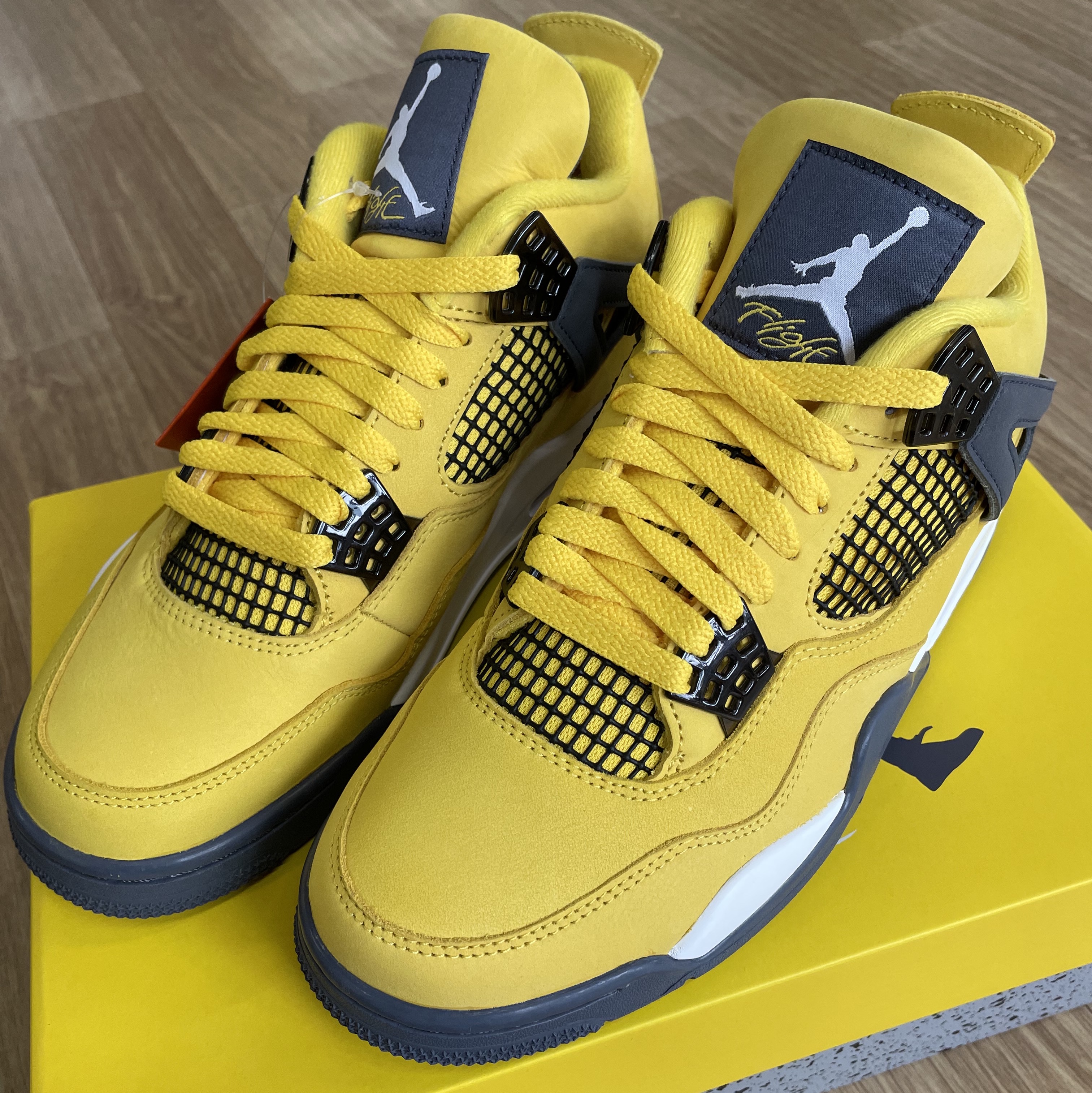 Jordan 4 Retro Tour Yellow 착용 스타일