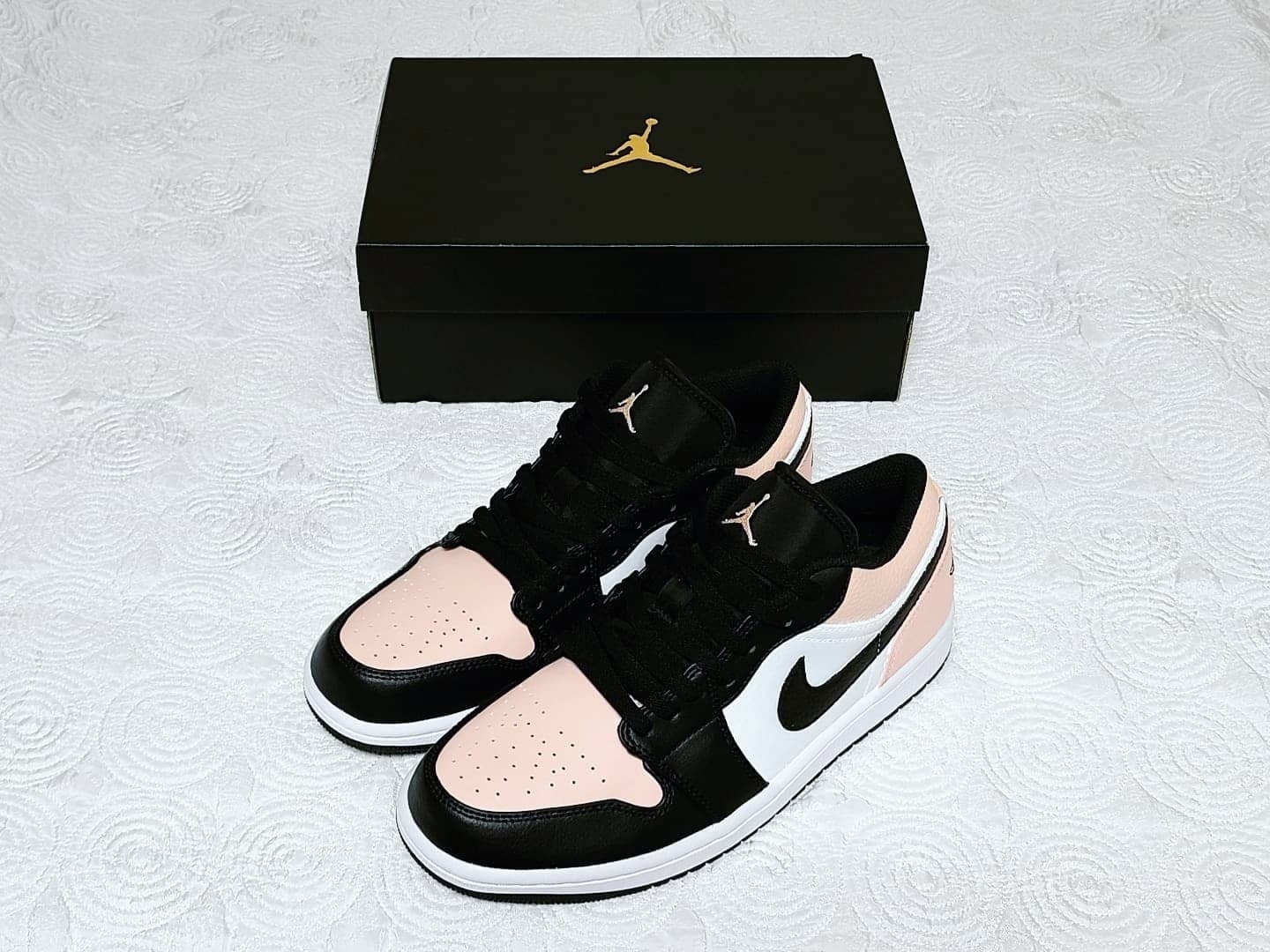 Jordan 1 Low Crimson Tint 착용 스타일 - 1