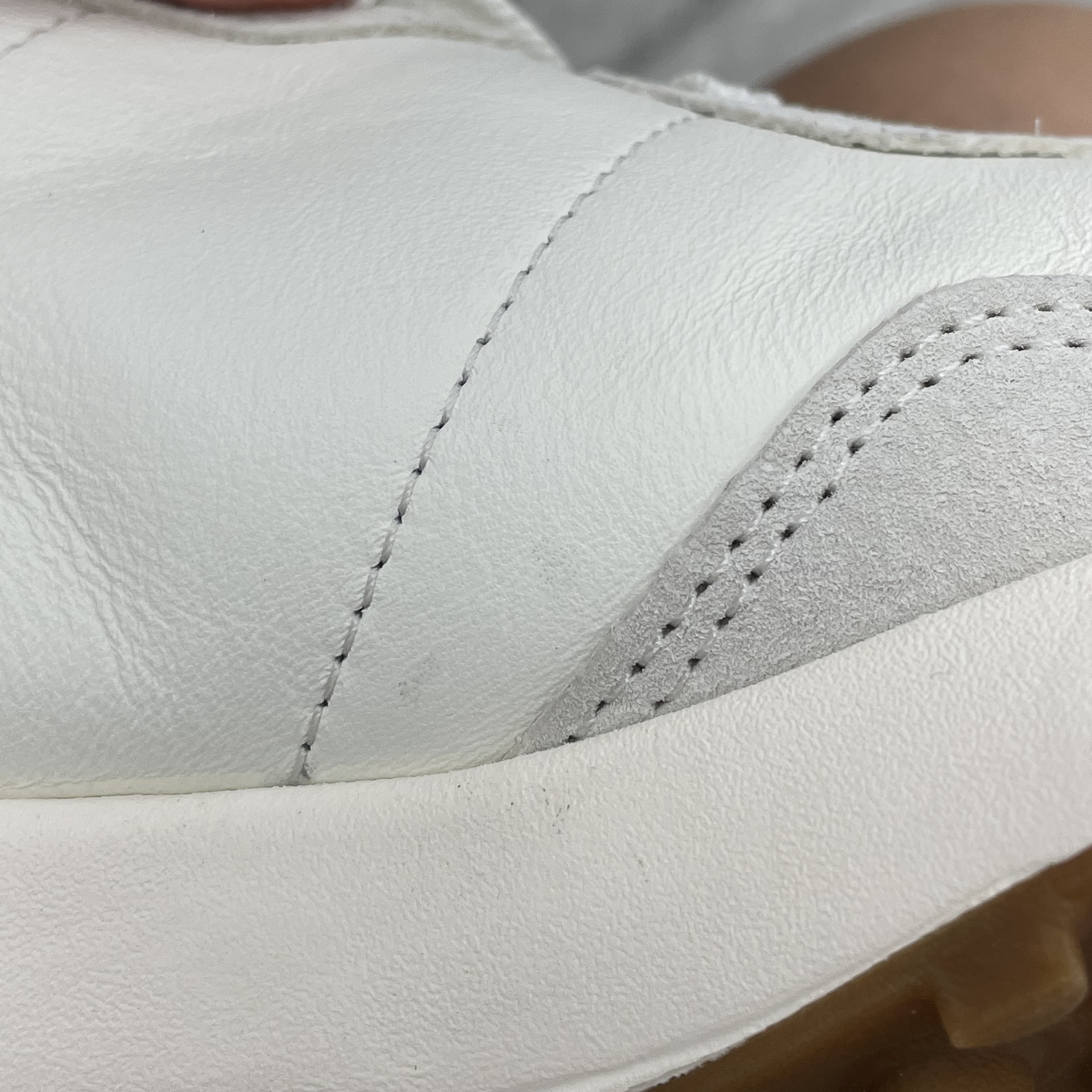 New Balance x Staud 327 Sea Salt Atlantic 착용 스타일 - 1