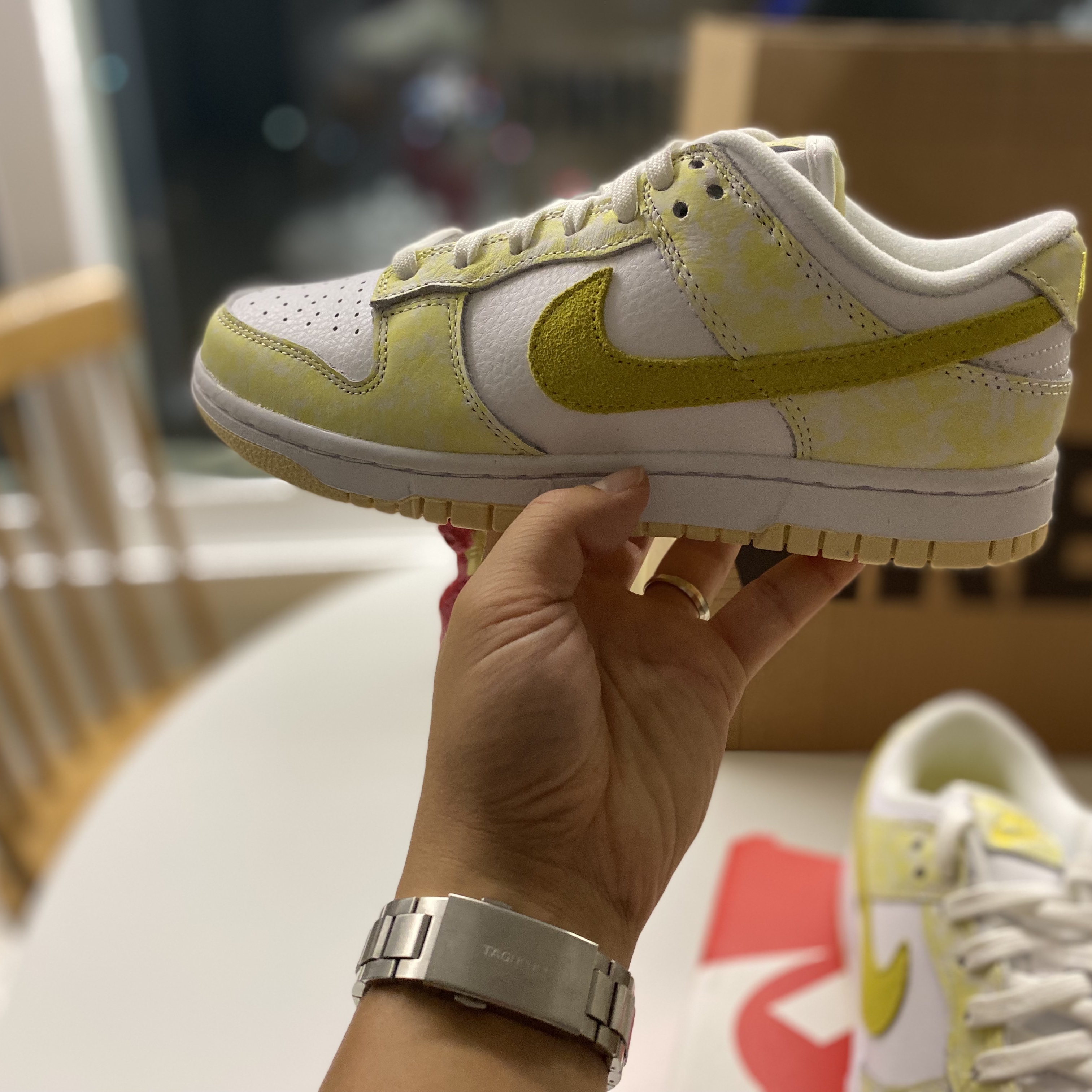 (W) Nike Dunk Low Yellow Strike 착용 스타일 - 1