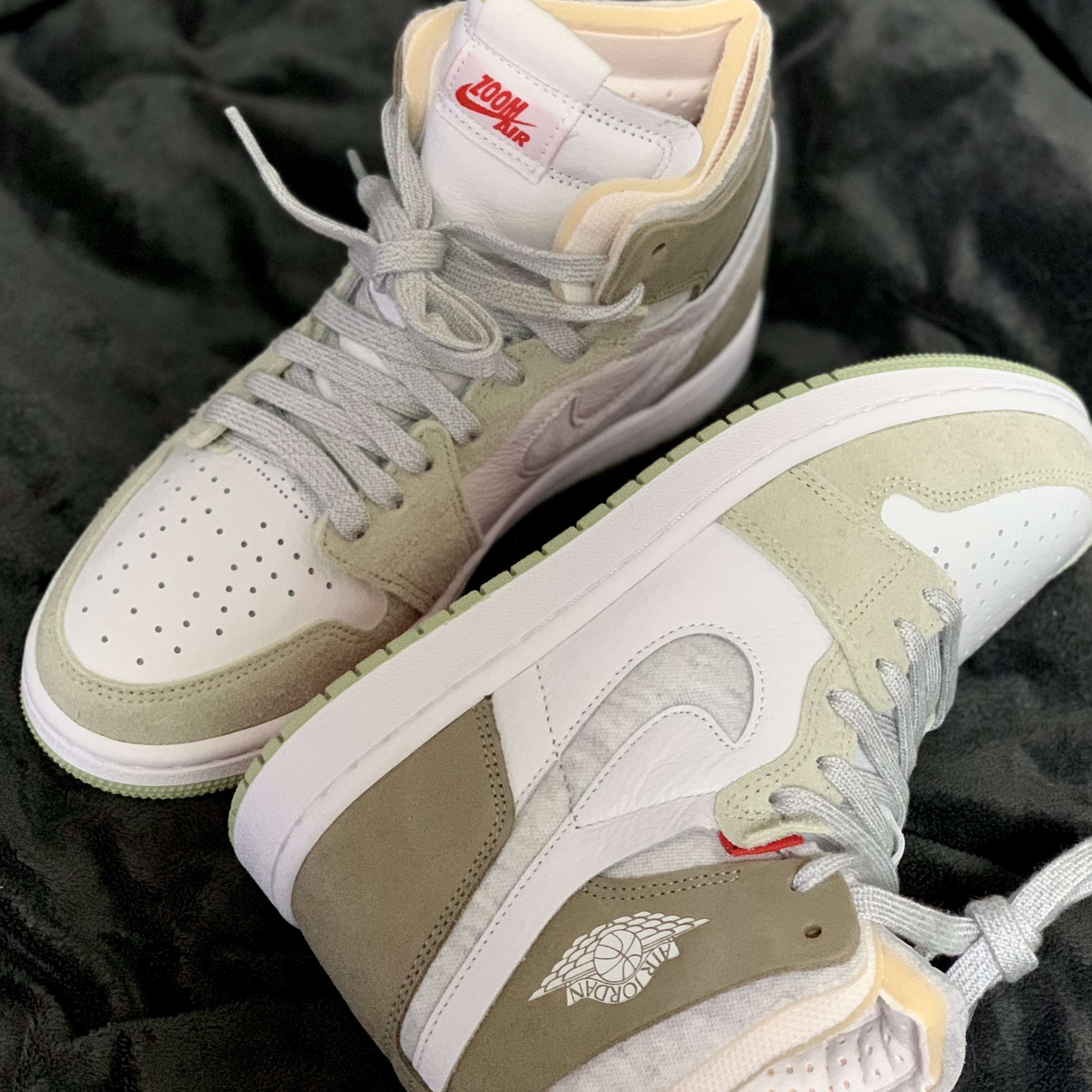 (W) Jordan 1 Zoom Air CMFT Olive Aura 착용 스타일 - 2