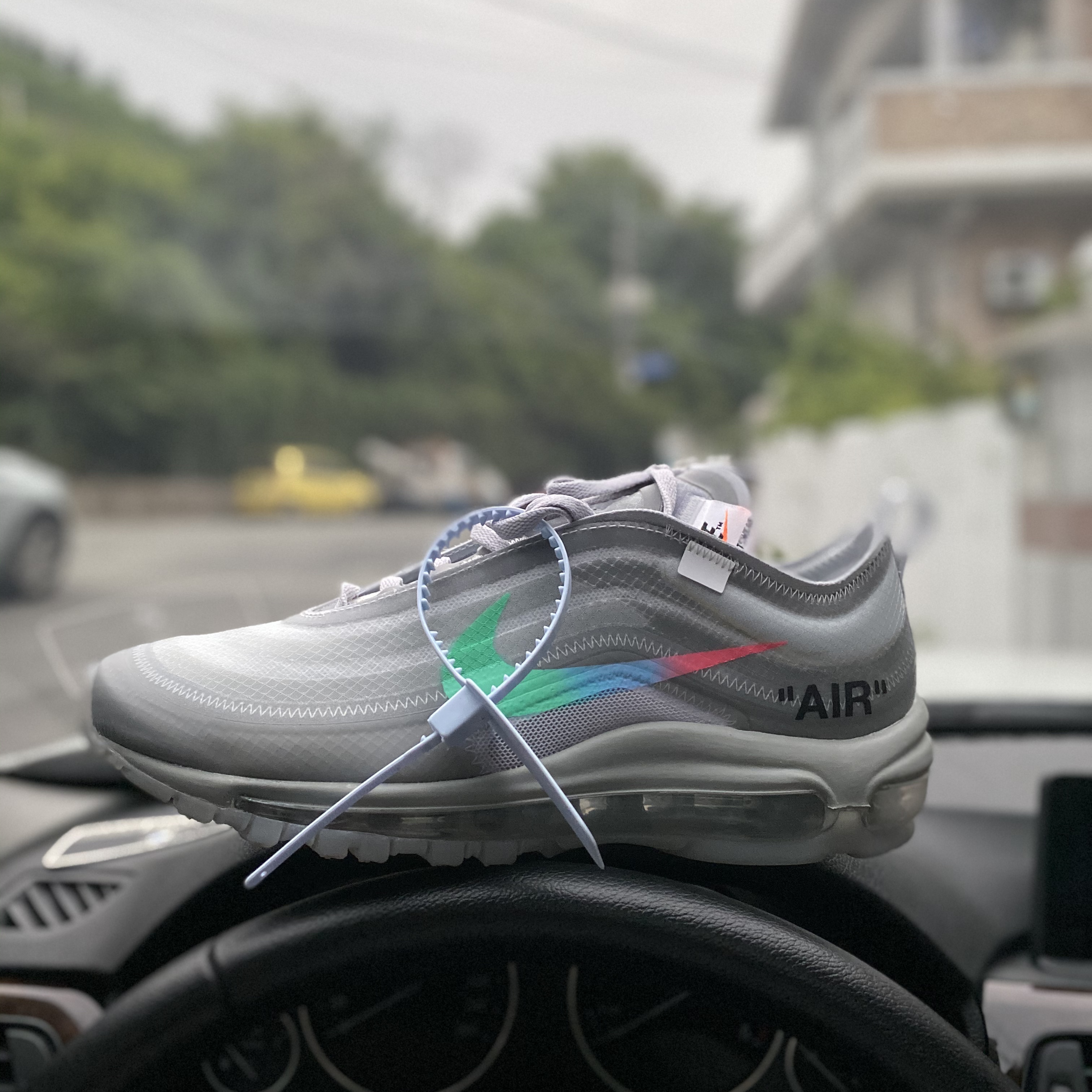 Nike x Off-White Air Max 97 Menta 착용 스타일