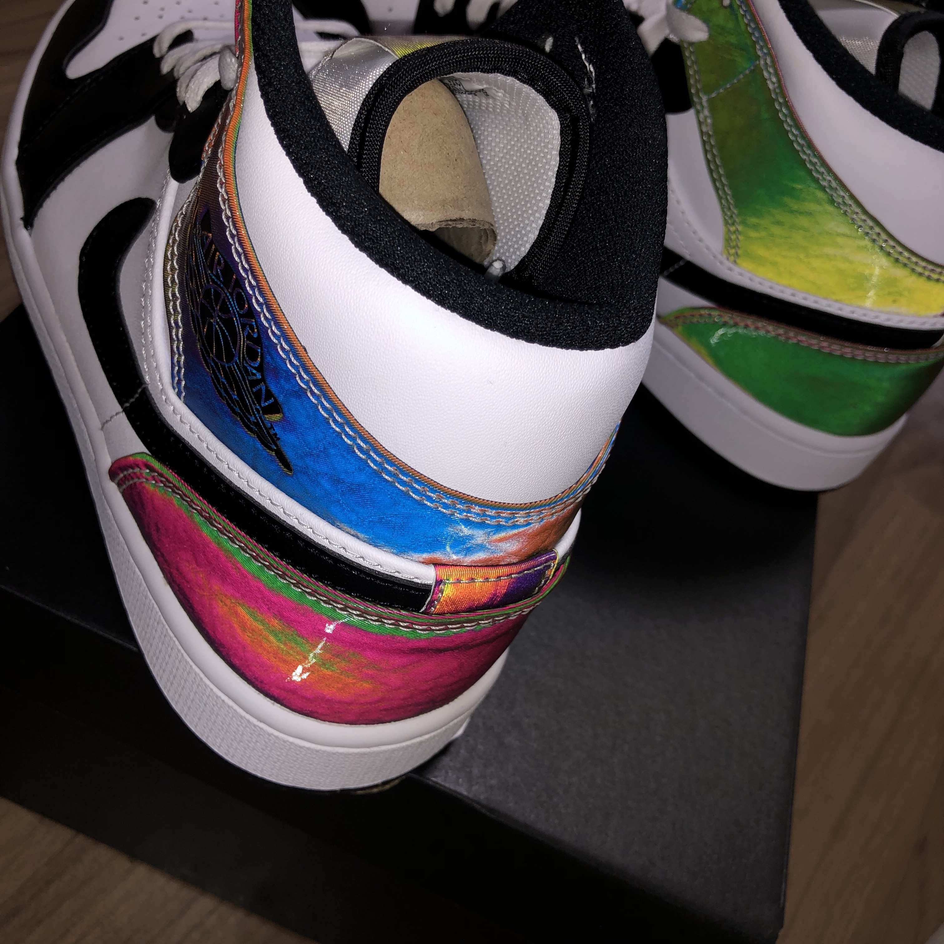 Jordan 1 Mid SE Heat Reactive 착용 스타일 - 5