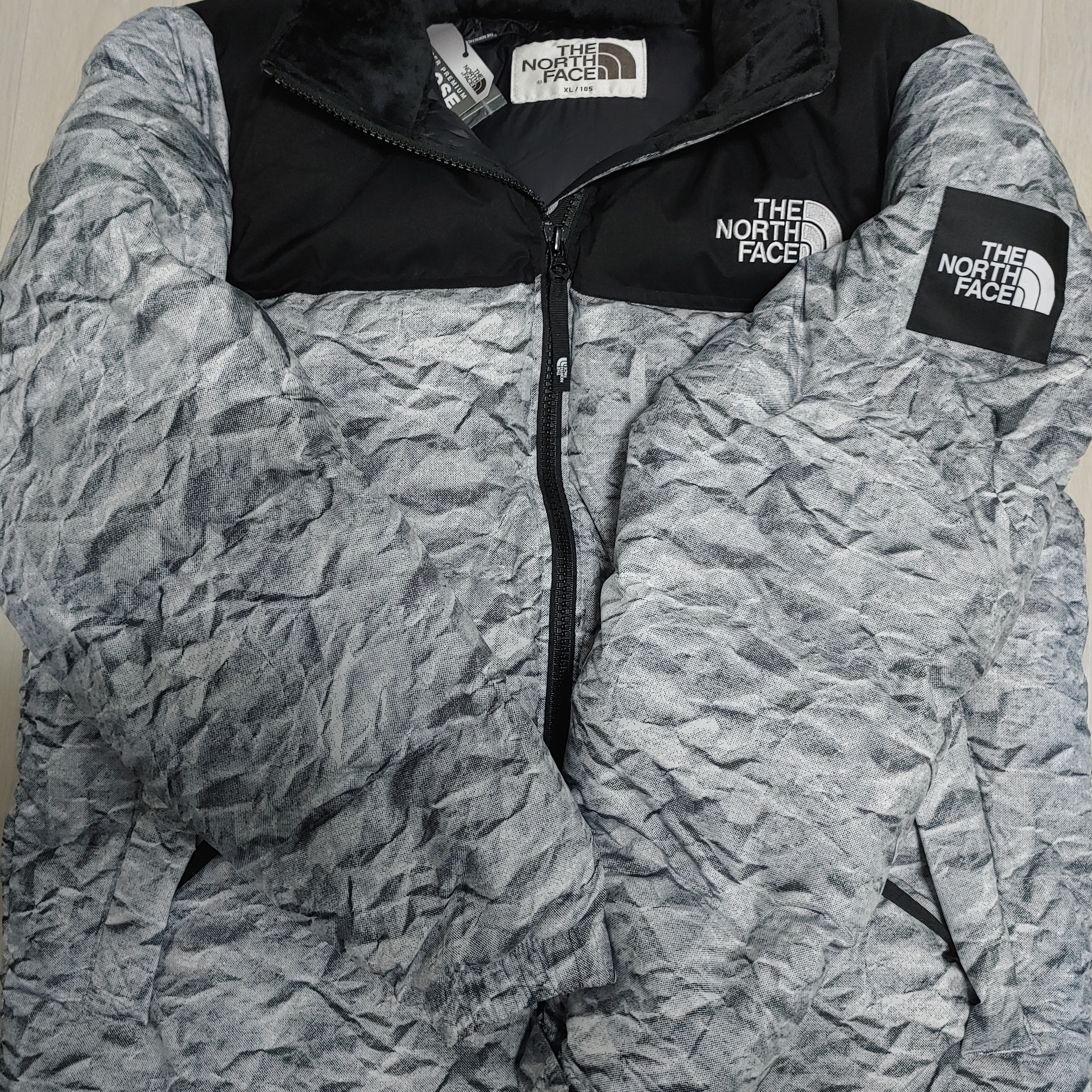 The North Face White Label Novelty Nuptse Down Jacket White, Supreme x The North Face Paper Print Nuptse Jacket - 19FW 착용 스타일