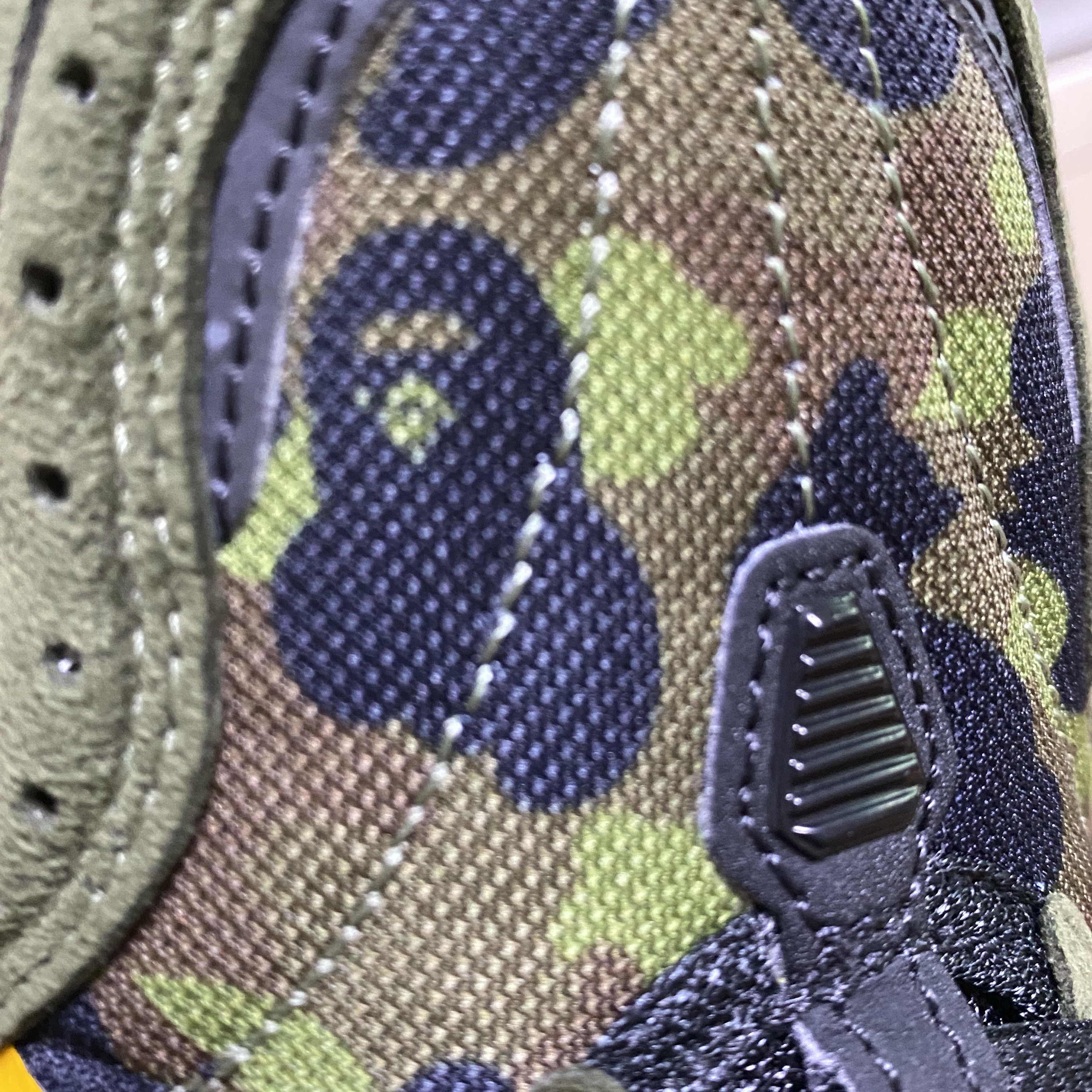 Asics x BAPE Gel-1090 Tiger Camo 착용 스타일 - 2