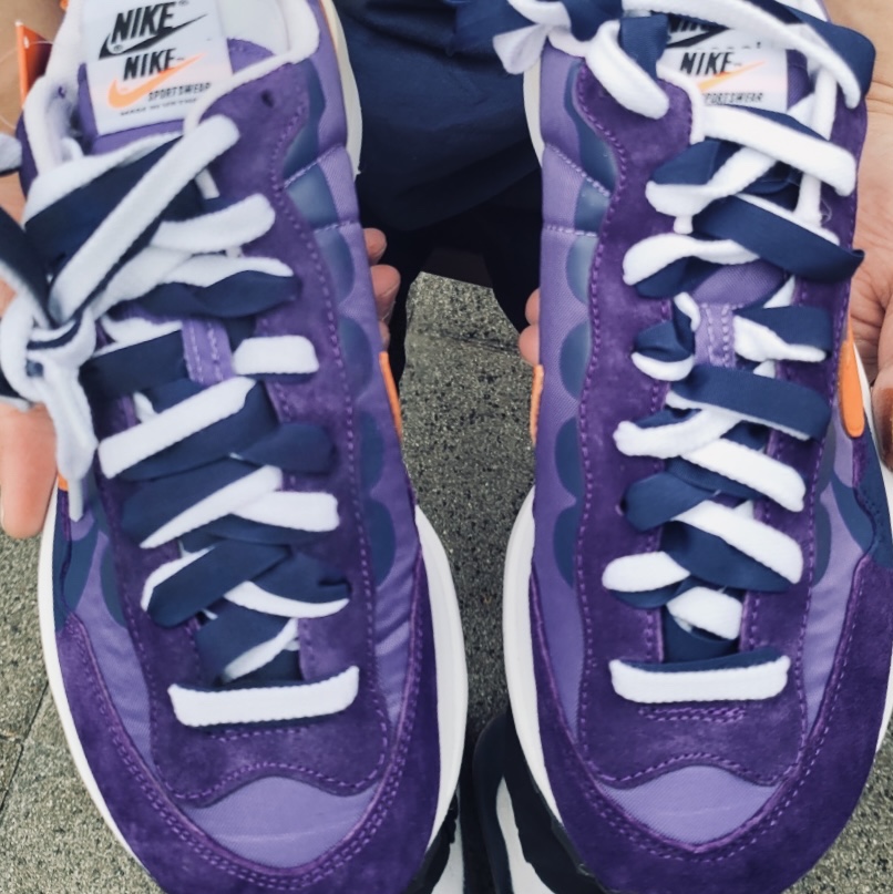Nike x Sacai VaporWaffle Dark Iris 착용 스타일 - 3