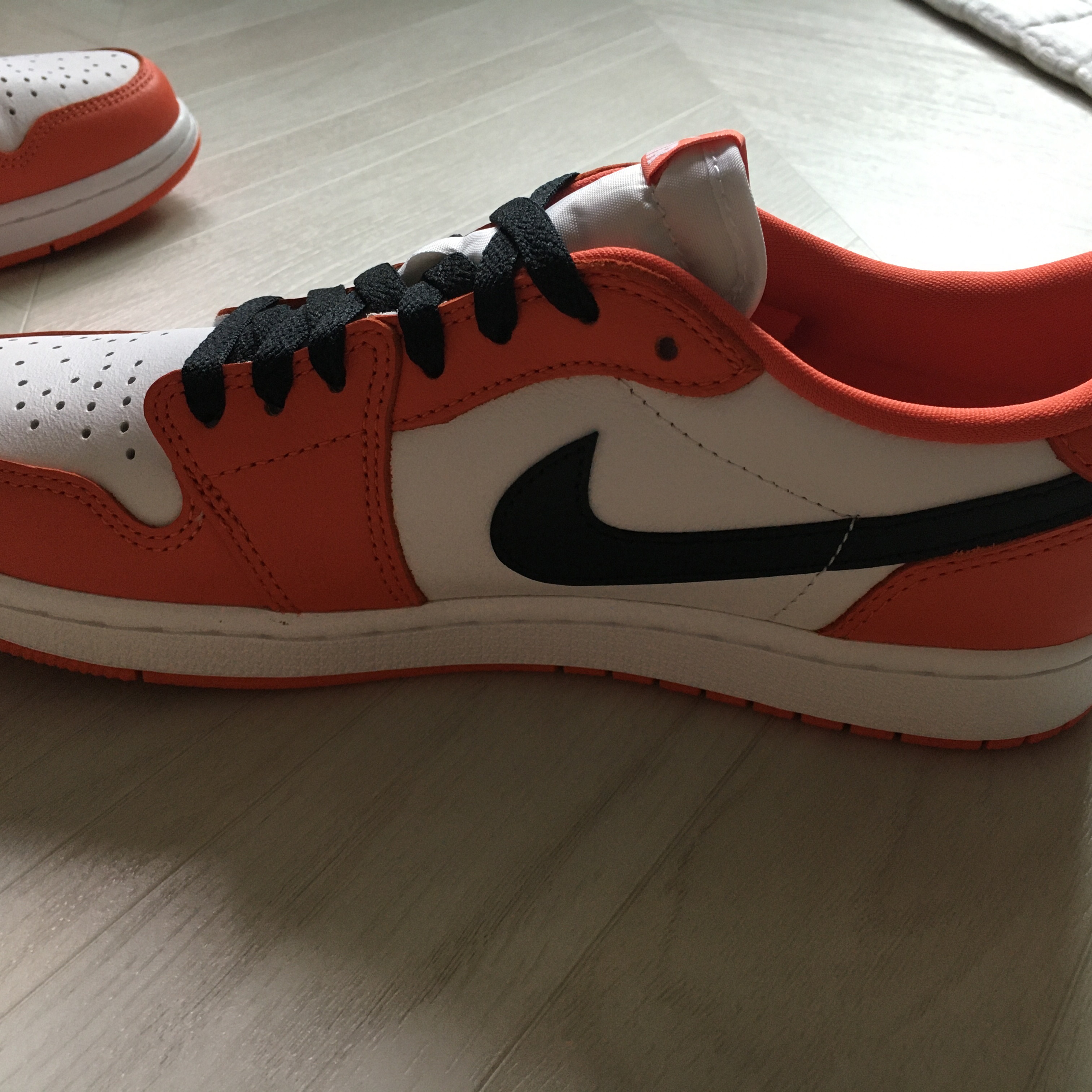 Jordan 1 Low OG Starfish 착용 스타일 - 4