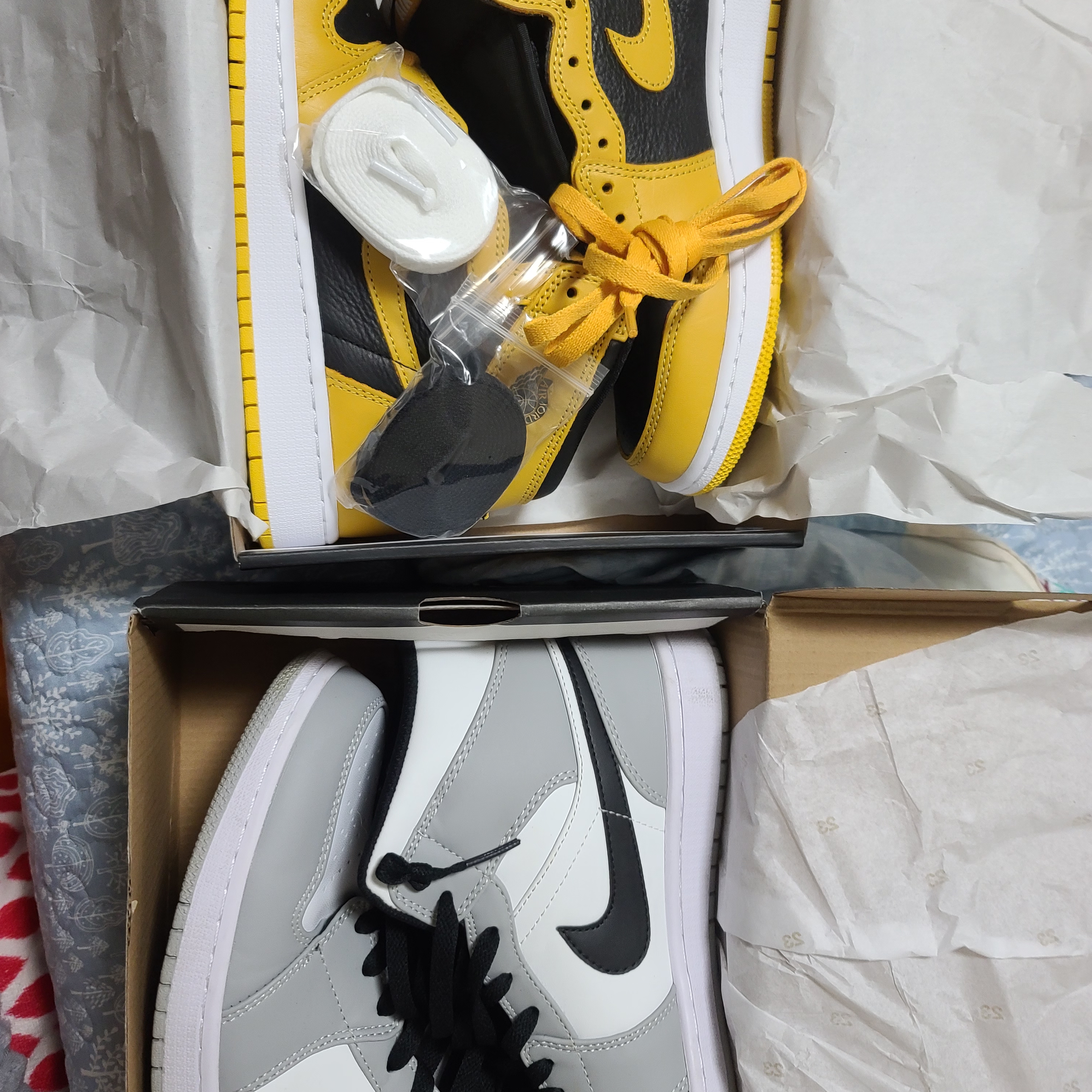 Jordan 1 Mid Light Smoke Grey, (GS) Jordan 1 Retro High OG Pollen 착용 스타일