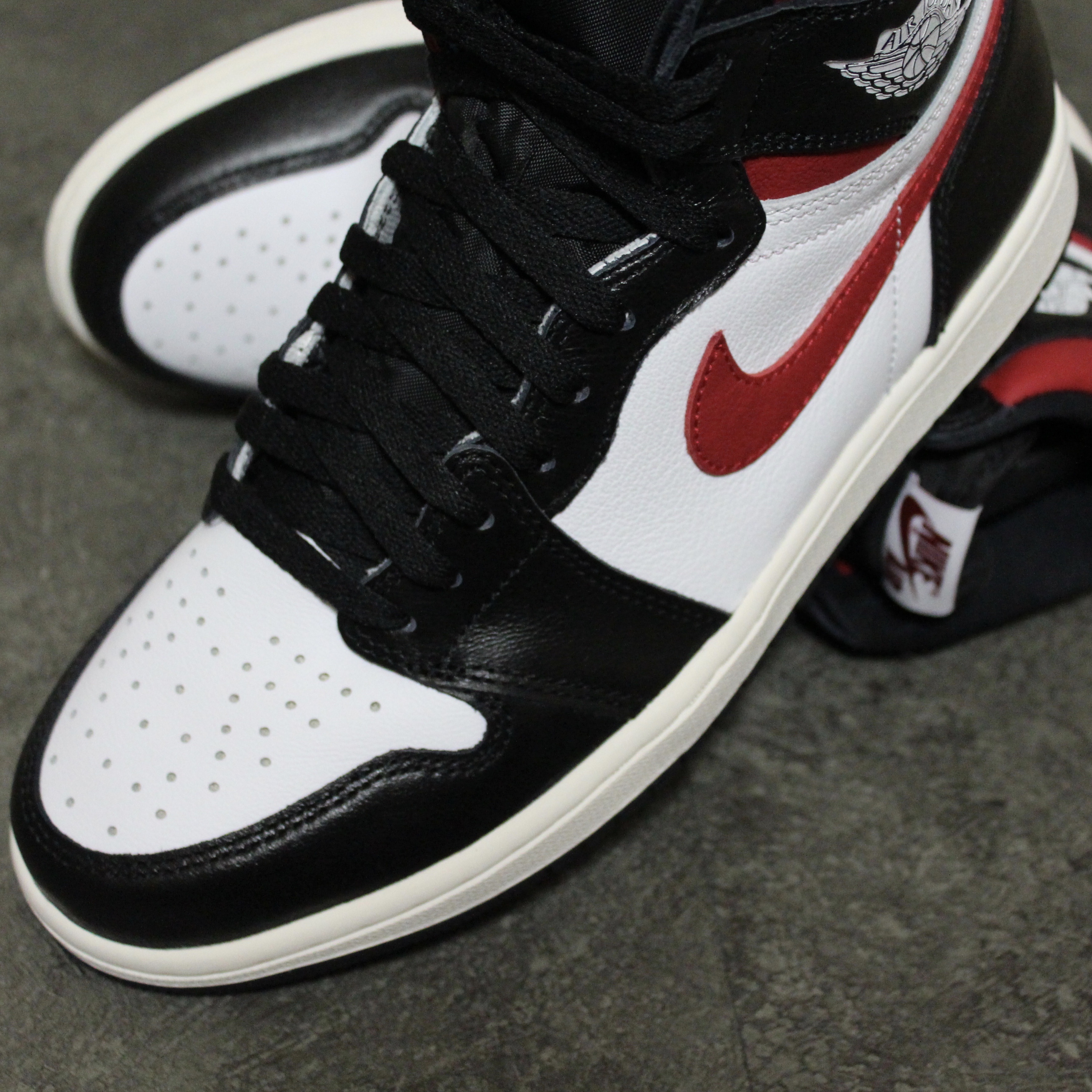 Jordan 1 Retro High OG Gym Red 착용 스타일 - 4