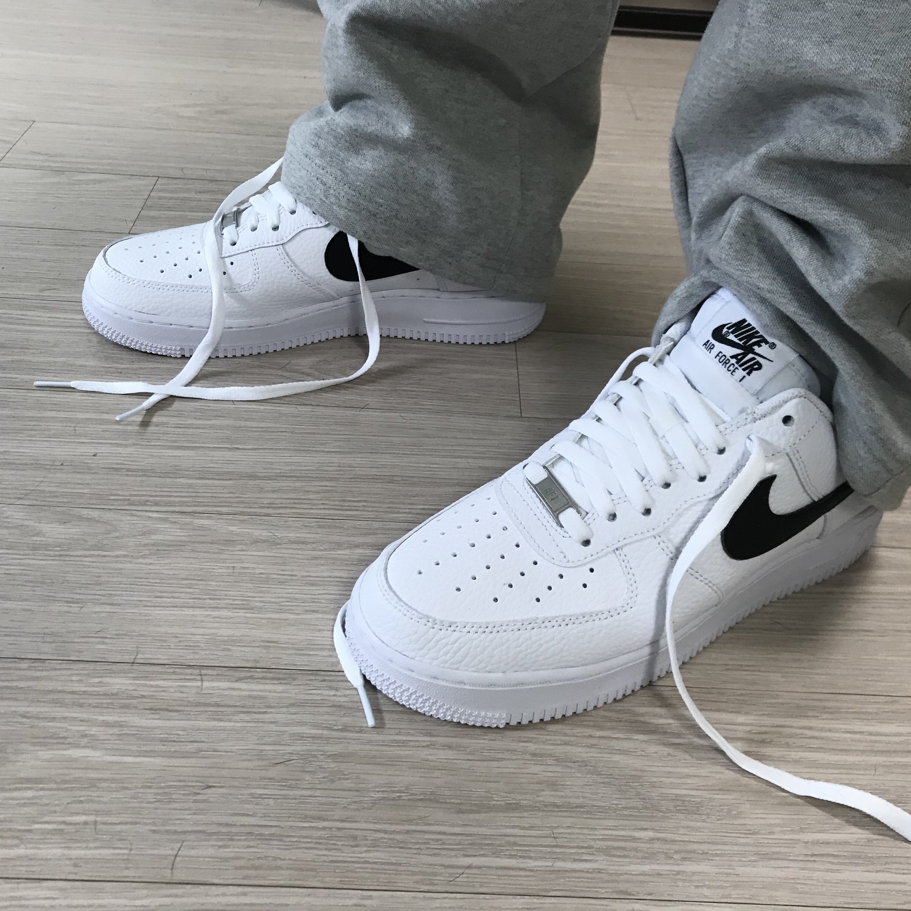 Nike Air Force 1 '07 White Black 착용 스타일 - 1