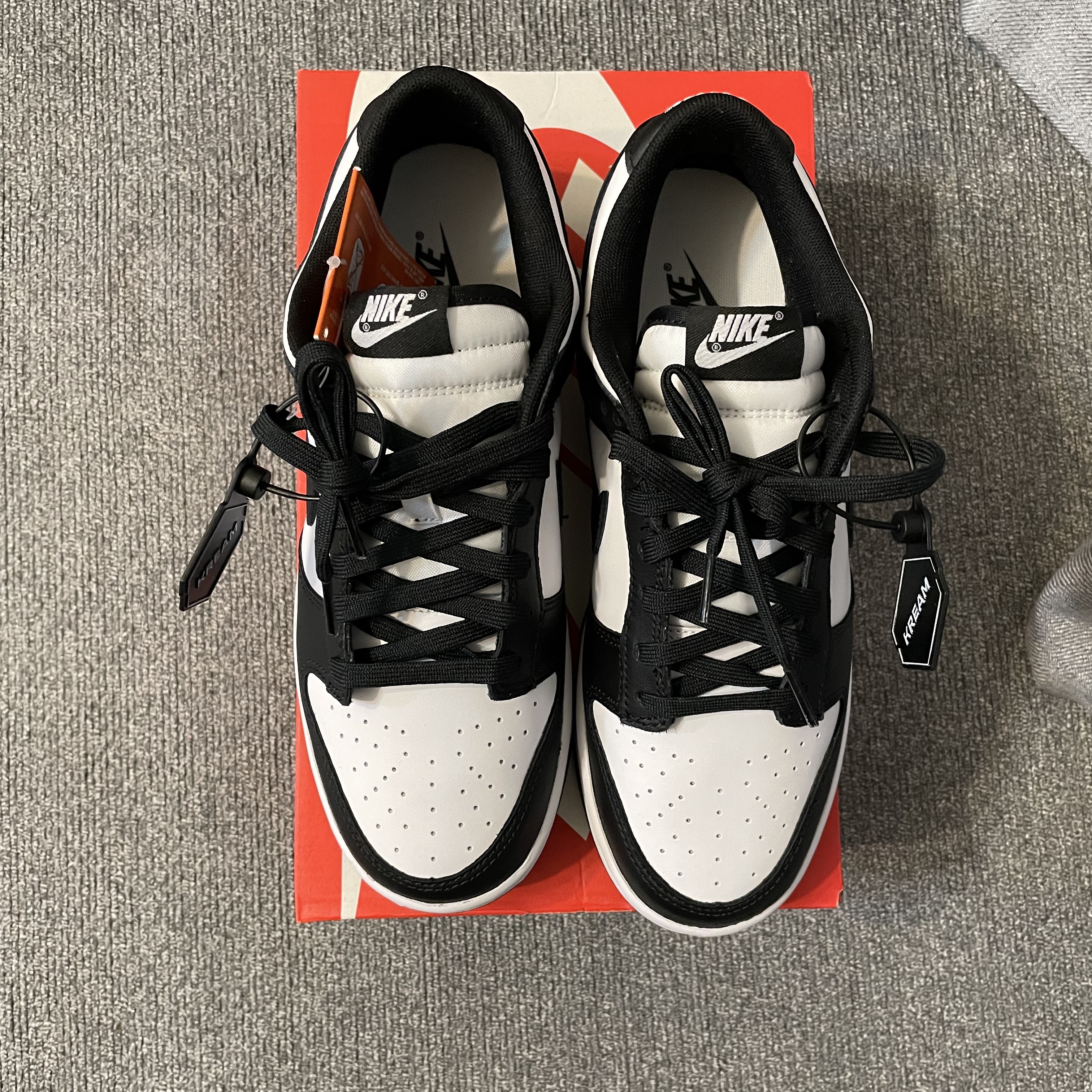 Nike Dunk Low Retro Black 착용 스타일 - 2