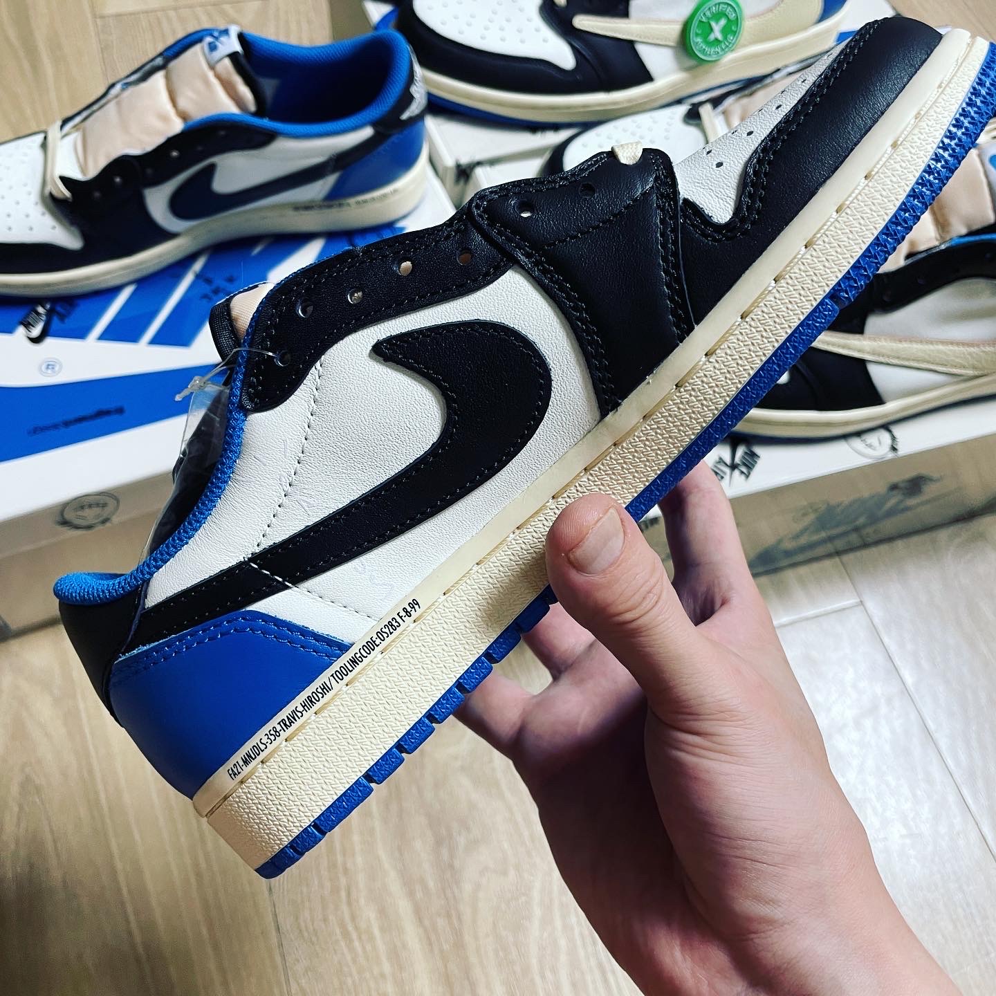 Jordan 1 x Travis Scott x Fragment Retro Low OG SP Military Blue 착용 스타일 - 4
