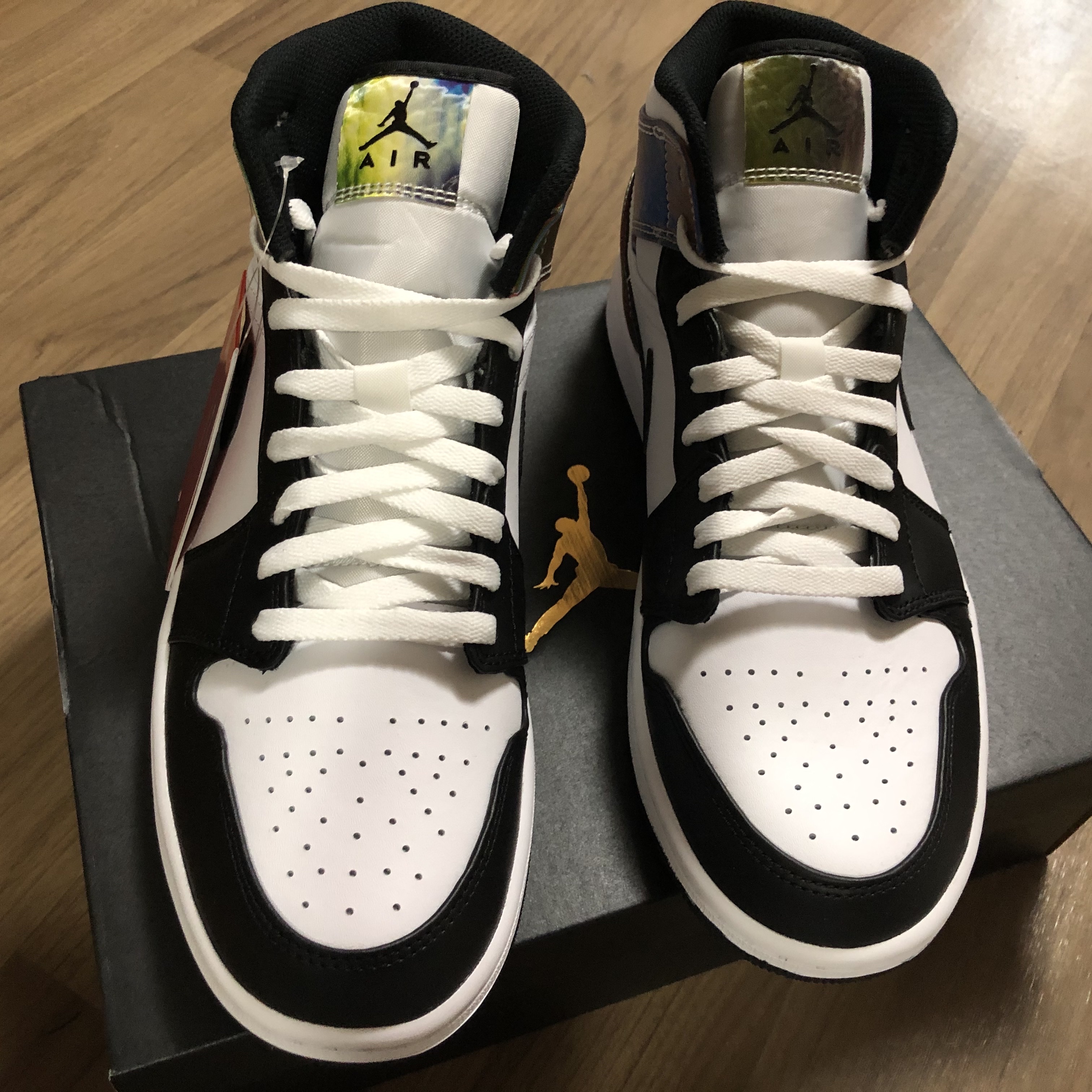 Jordan 1 Mid SE Heat Reactive 착용 스타일 - 2